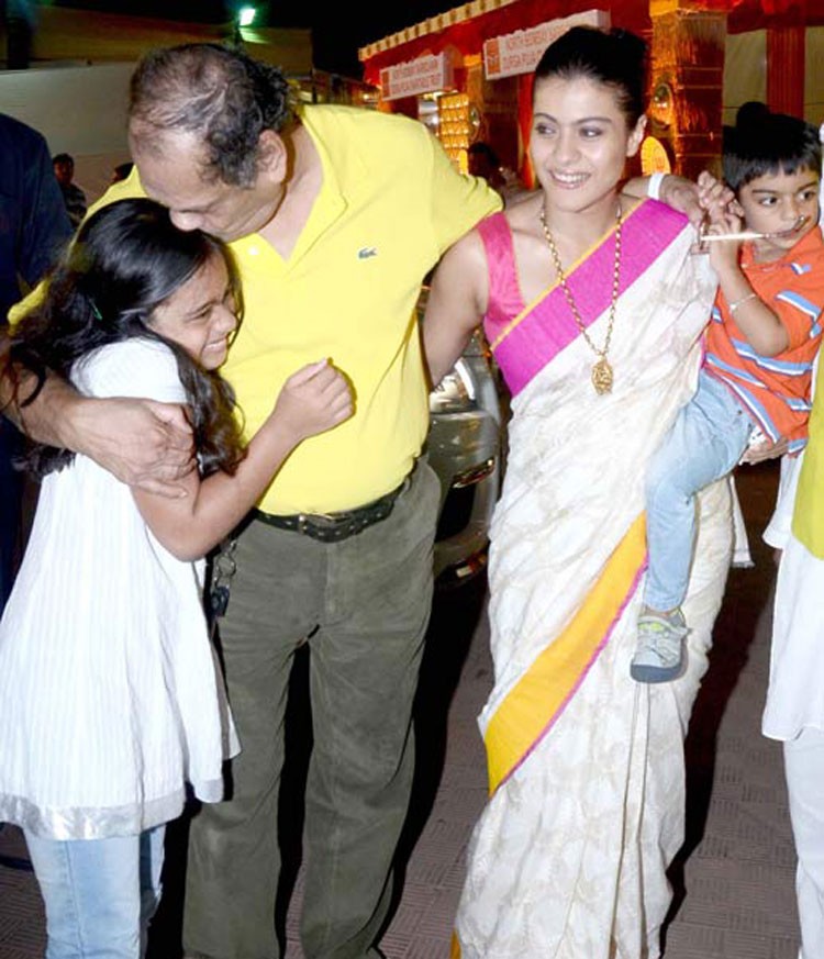 Nysa And Yug Kajol - Kajol - HD Wallpaper 