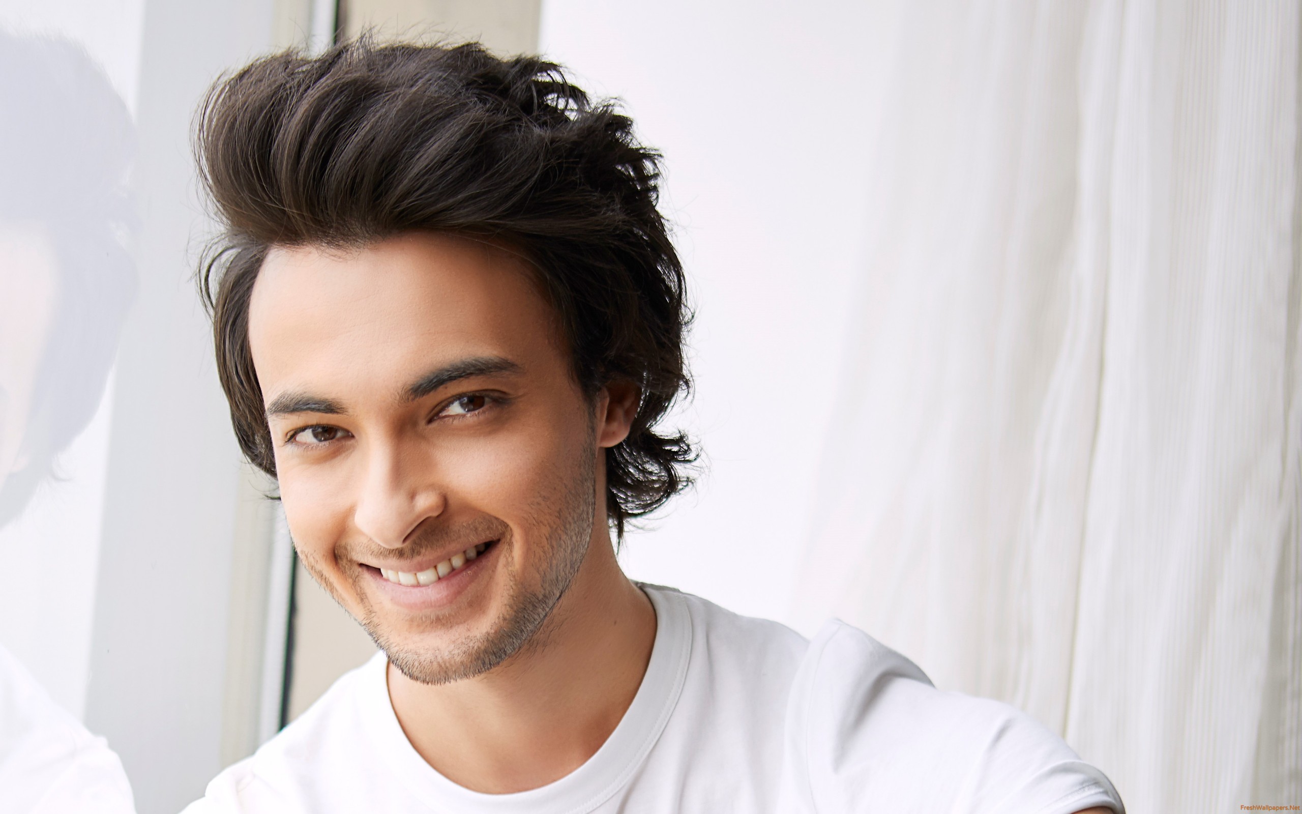 Aayush Sharma Hair Style - HD Wallpaper 