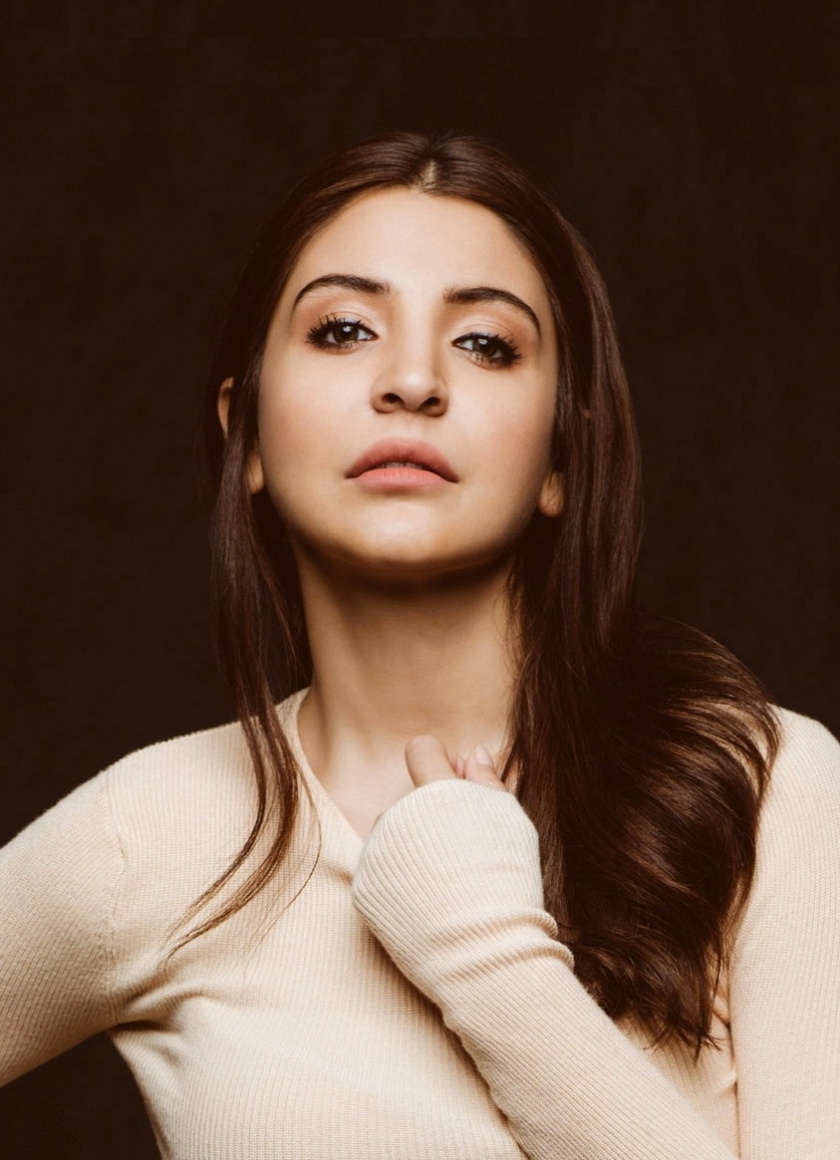 Anushka Sharma, Brunette, Bollywood, Actress, Wallpaper - Varun Dhawan Sui Dhaga Movie - HD Wallpaper 