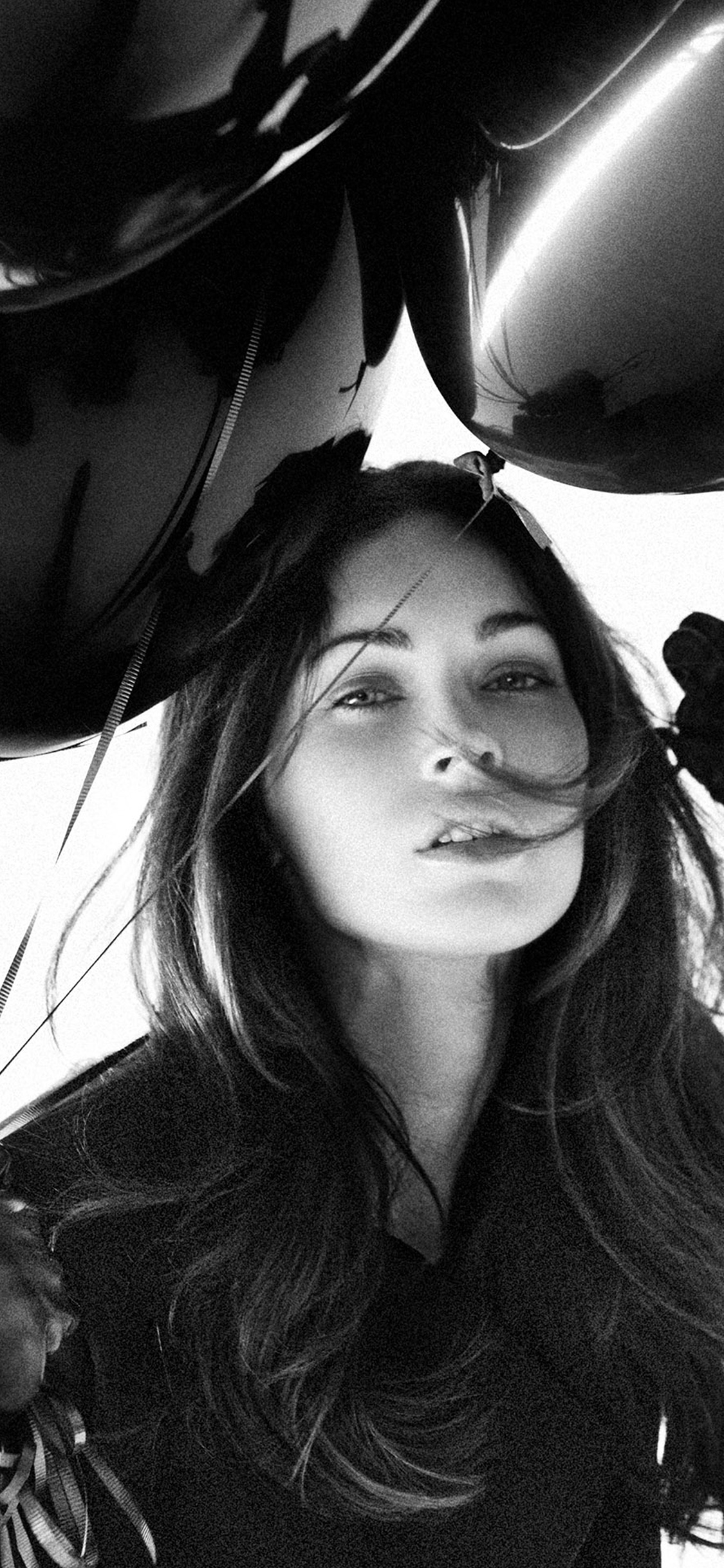 Com Apple Iphone Wallpaper Hh04 Megan Fox Dark Bw Balloon - HD Wallpaper 