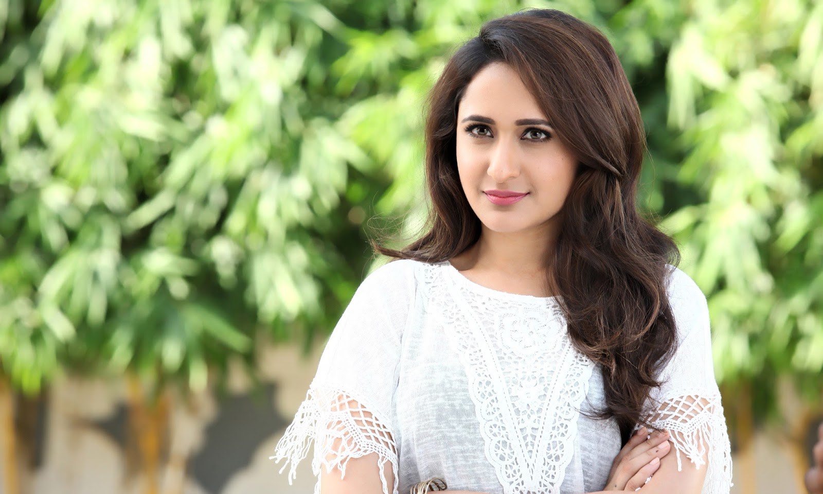 Pragya Jaiswal Wallpaper Hd - HD Wallpaper 