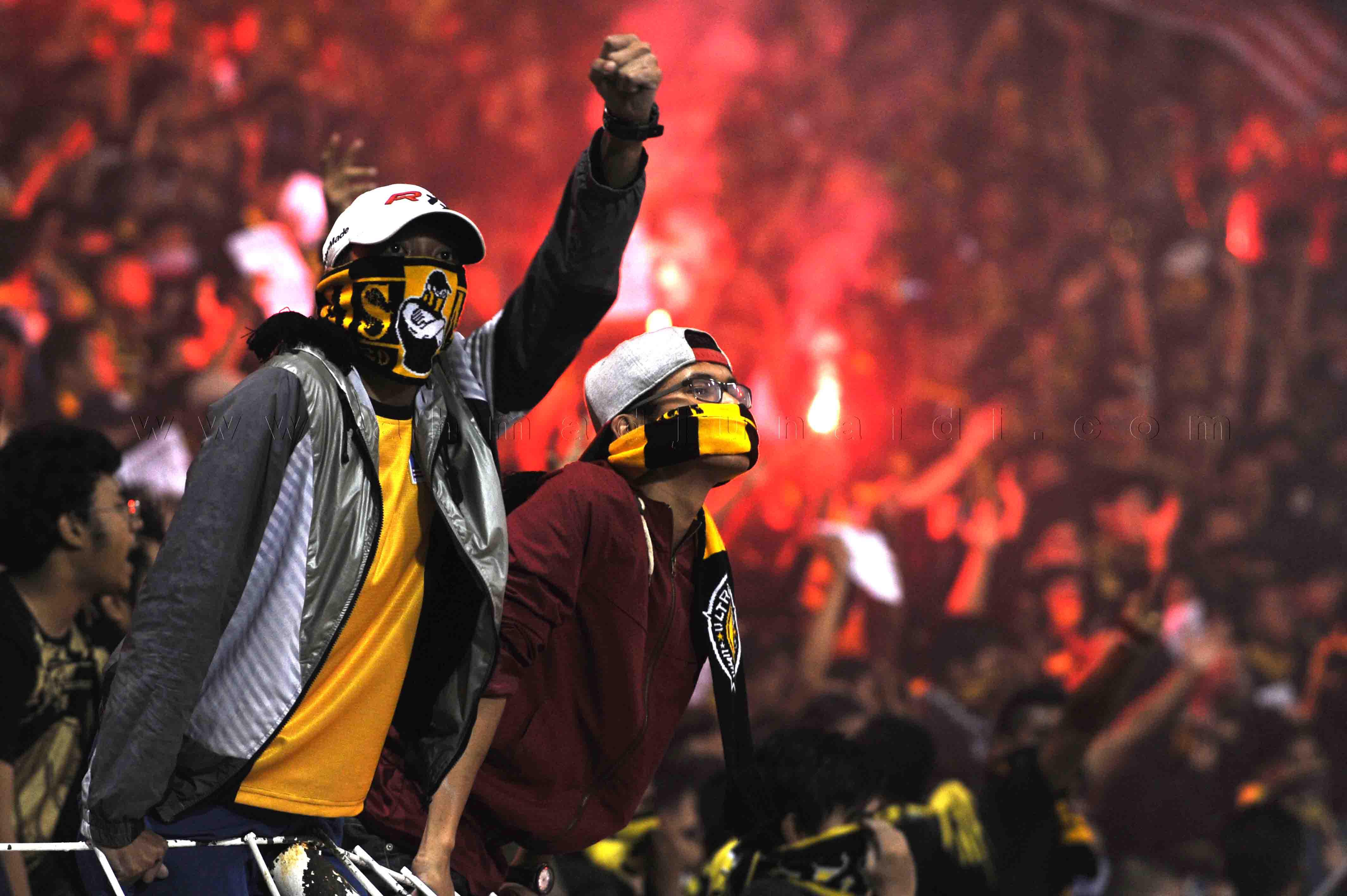 Ultras Fans - HD Wallpaper 