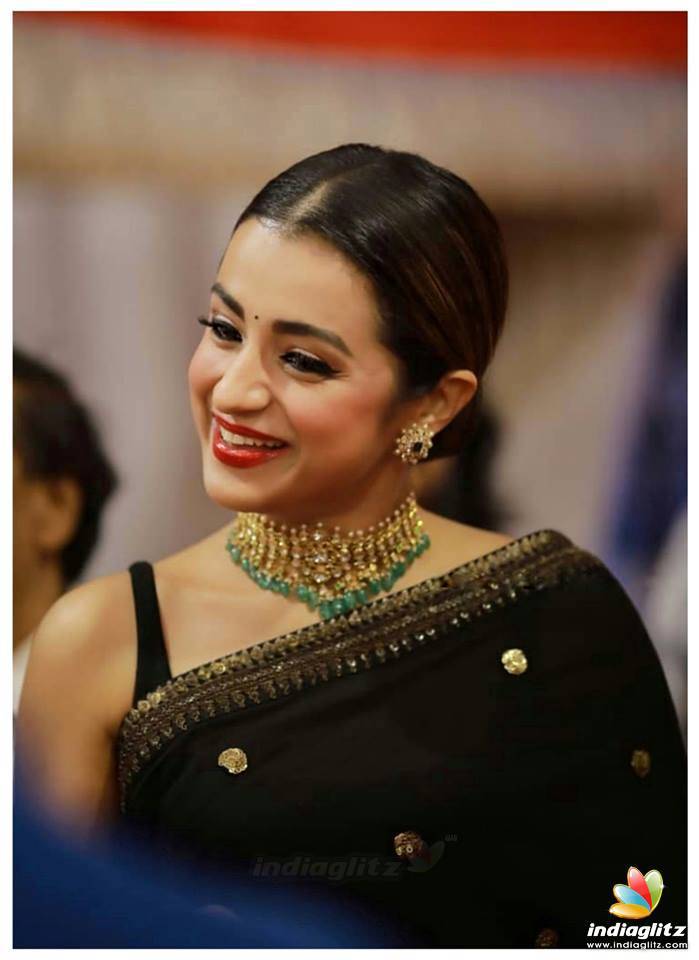 Trisha - Photo Shoot - HD Wallpaper 