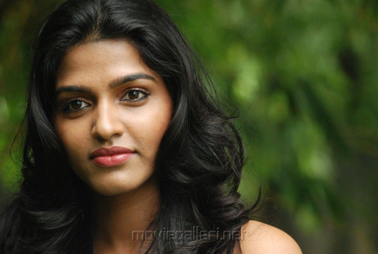 Hd Wallpaper, Tamil Actress - Tamil Actress Hd Wallpapers 1080p Free Download - HD Wallpaper 