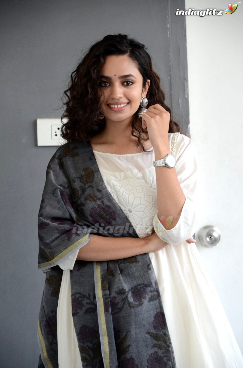 Malavika Nair - Photo Shoot - HD Wallpaper 