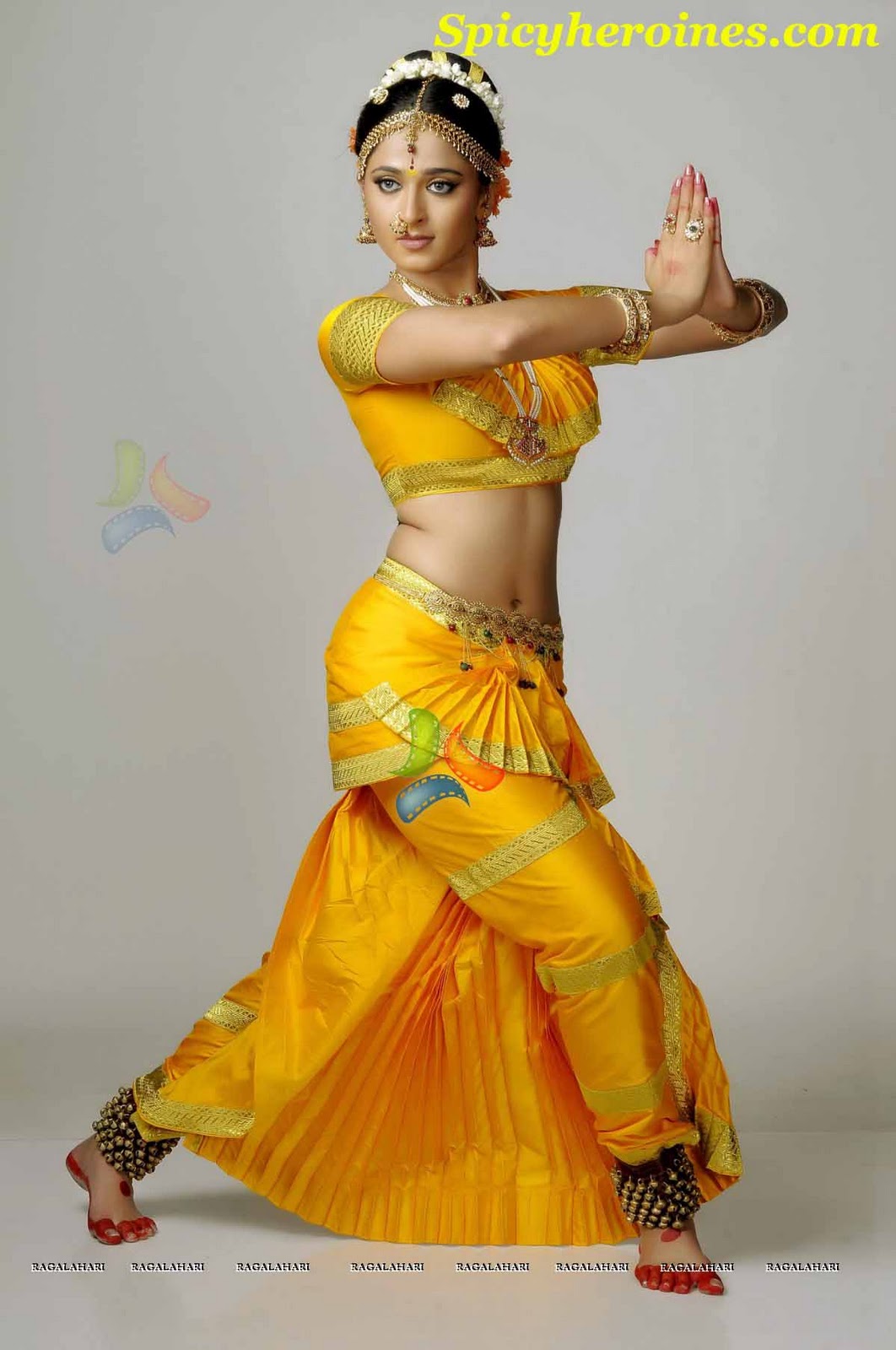 Anushka Shetty Classical Dance - HD Wallpaper 