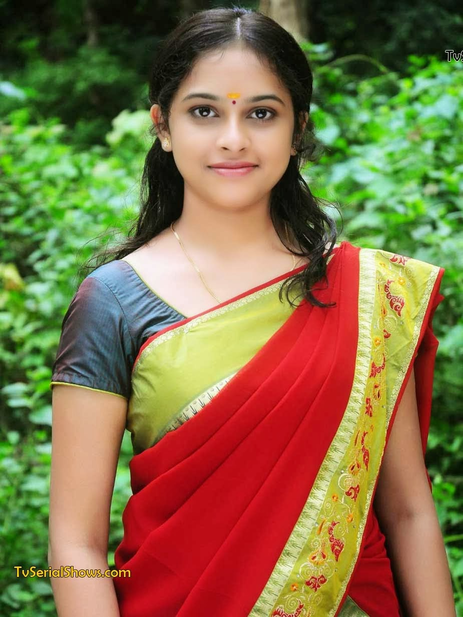 Tamil Actres Sri Divya - HD Wallpaper 