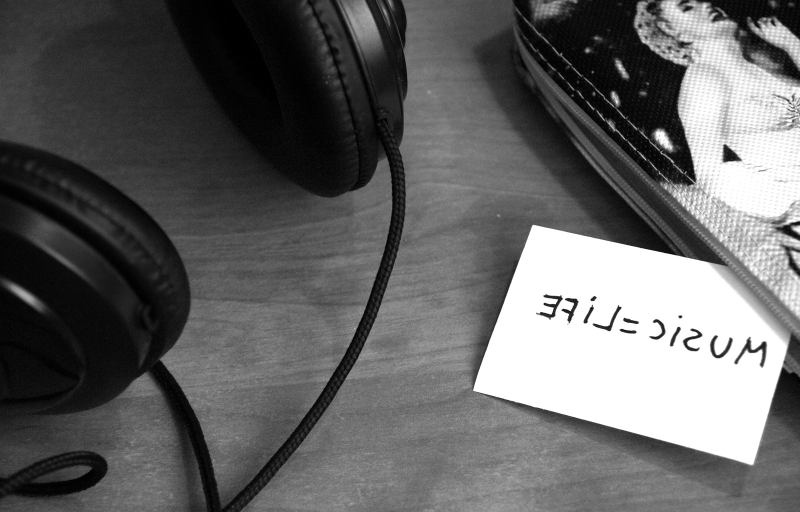 Black, And, White, Music, Headphones, Life, Hd Grayscale - Hd Black And White  Music Background - 1600x1024 Wallpaper 