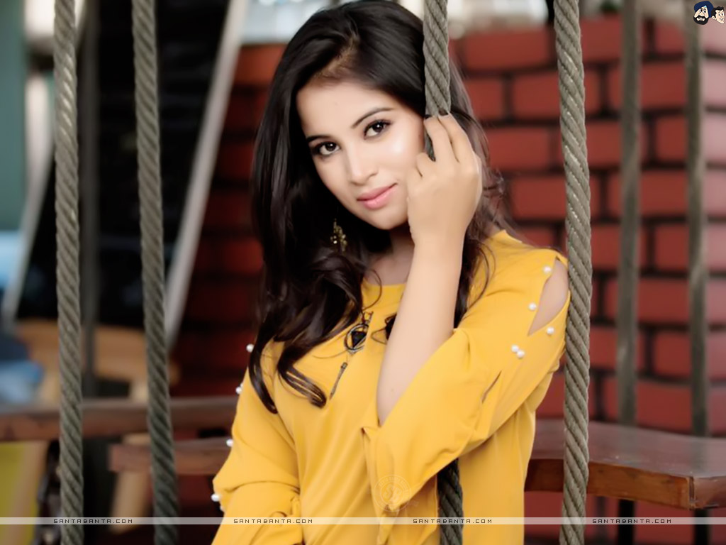 Anusha Rai - HD Wallpaper 