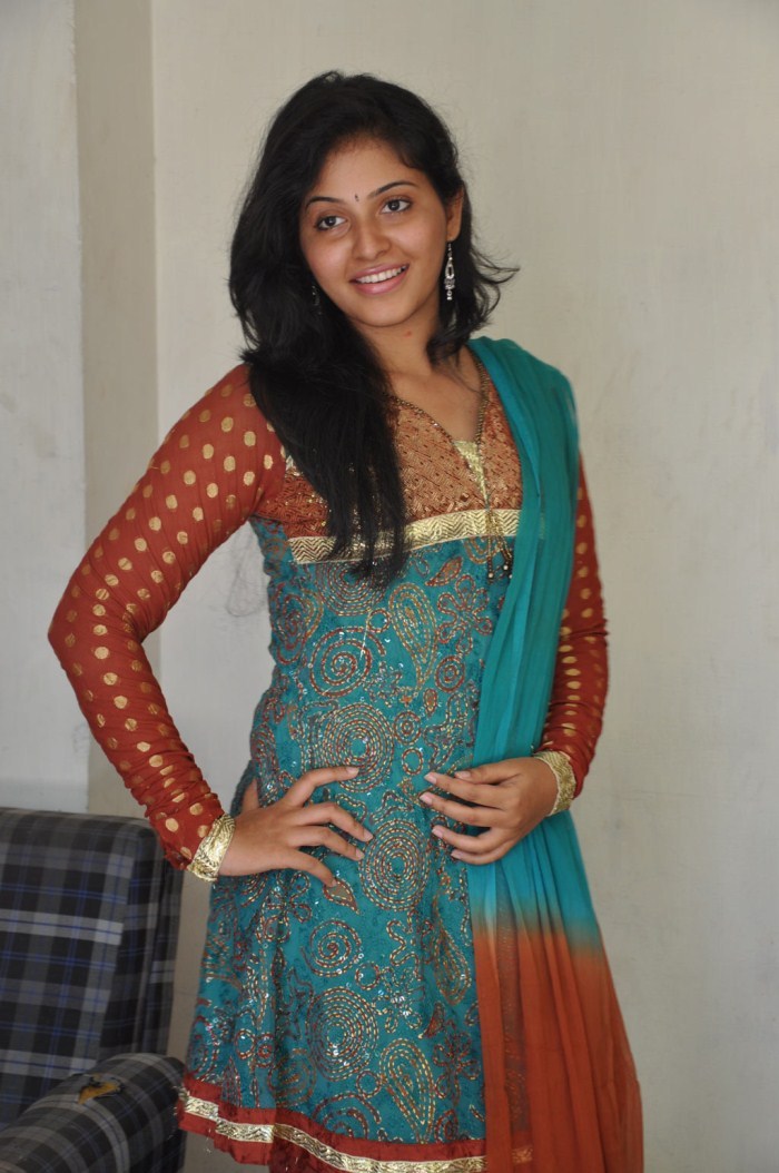 Anjali Tamil Actress Cute Pics - Tamil Actress Wet And Hot - HD Wallpaper 