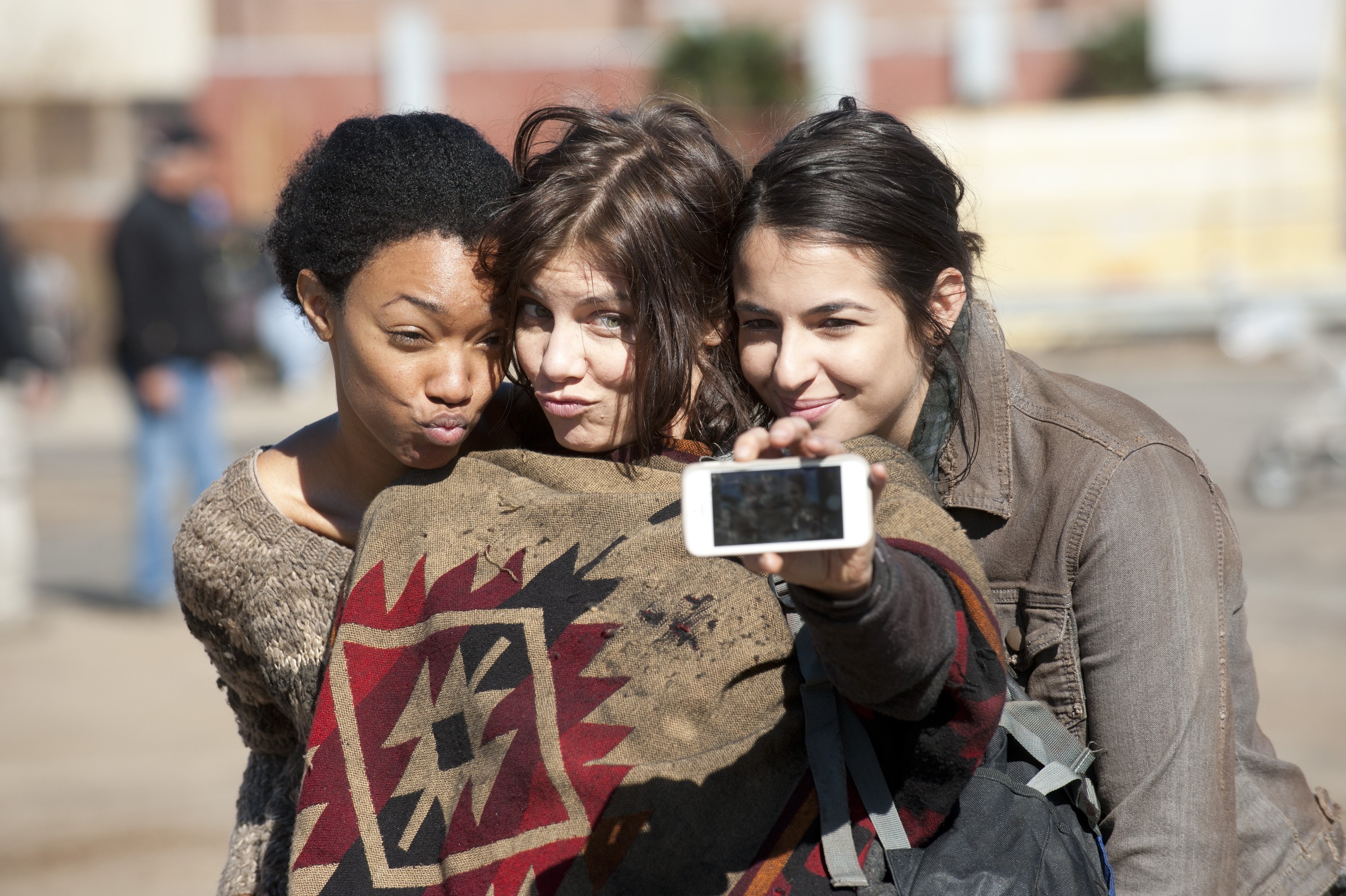 Woman In The Walking Dead - HD Wallpaper 