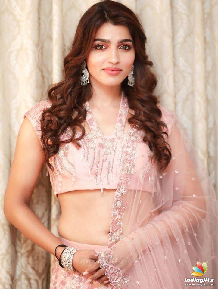 Dhanshika - Sai Dhanshika Navel Insta - HD Wallpaper 