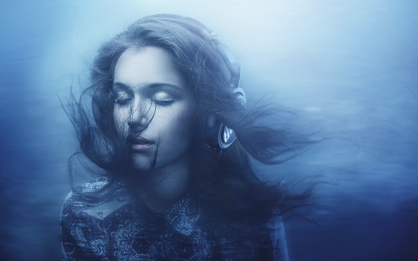 Girl With Close Eyes - HD Wallpaper 