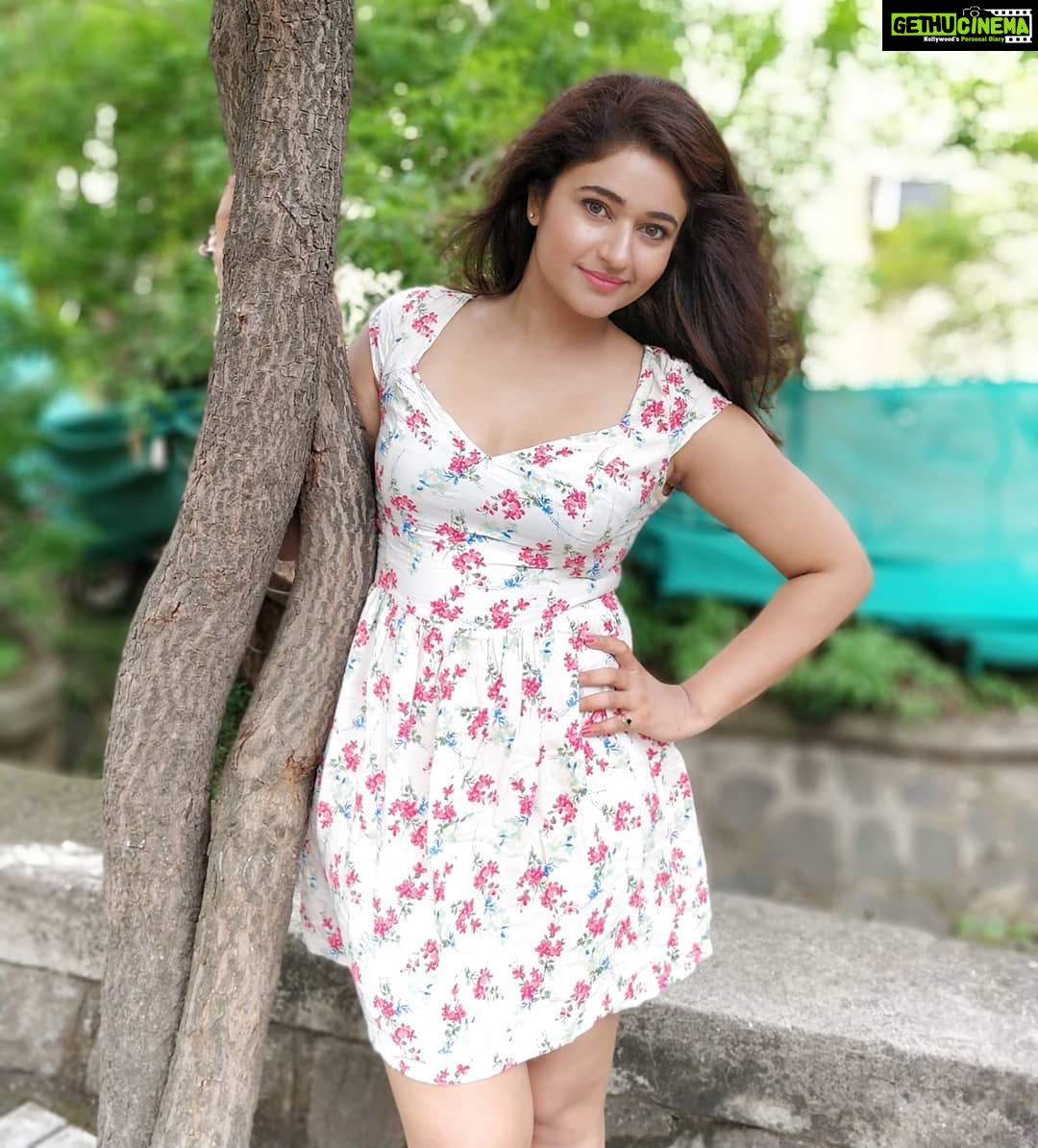 Poonam Bajwa - Poonam Bajwa Hd Hot - HD Wallpaper 