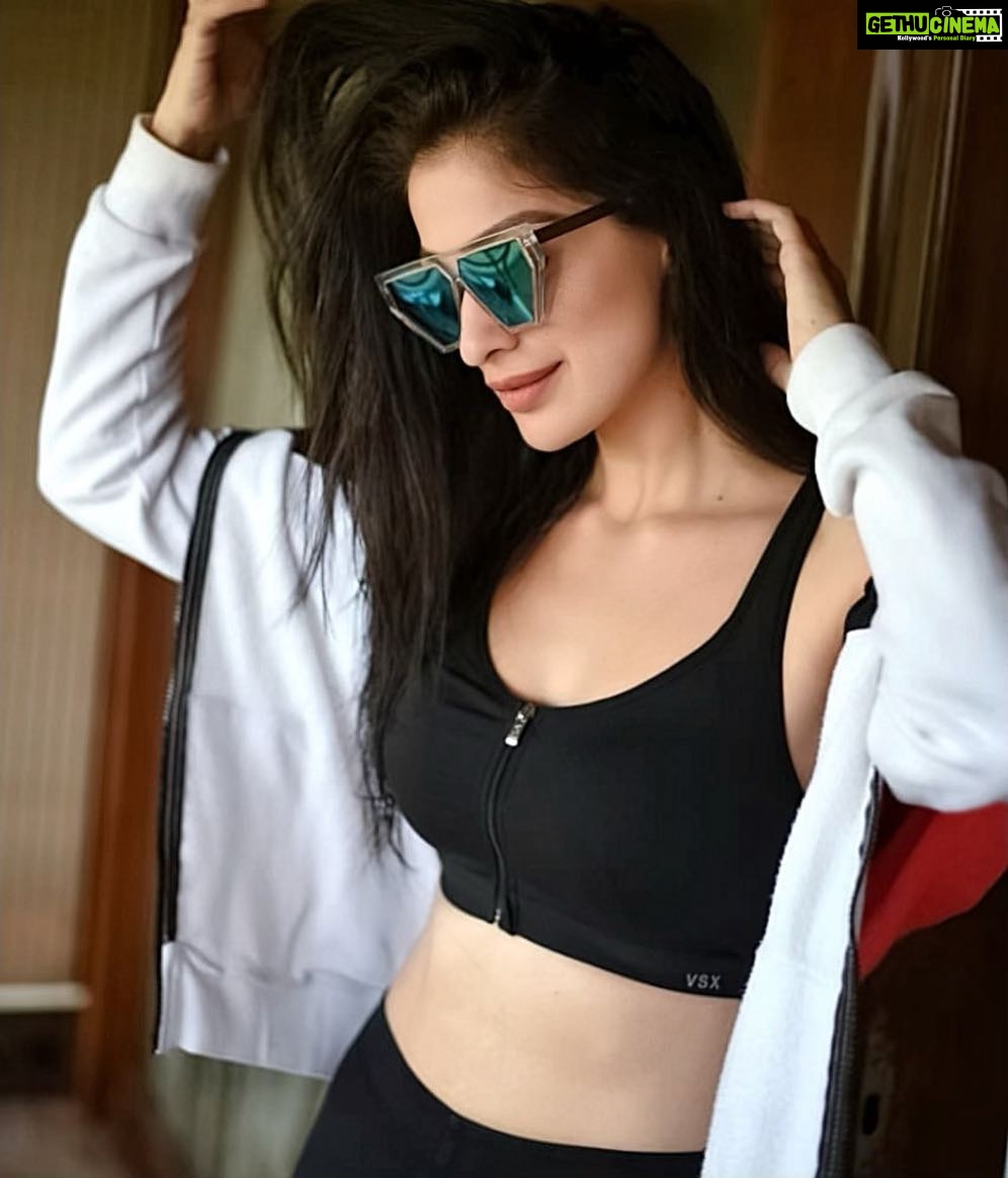 Raai Laxmi - Raai Laxmi Sunglasses - HD Wallpaper 