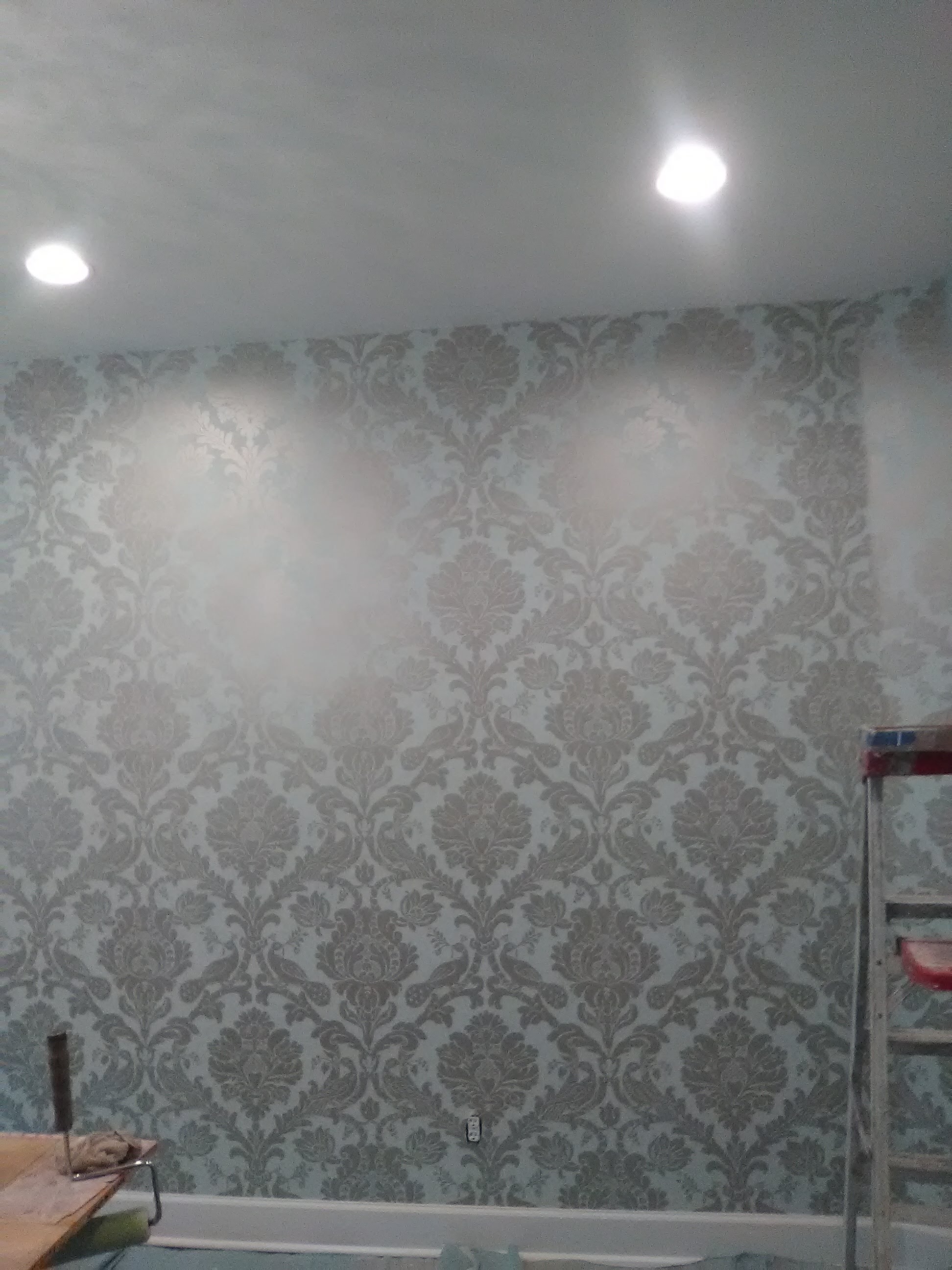 Damask Wallpaper Accent Wall Bedroom - HD Wallpaper 