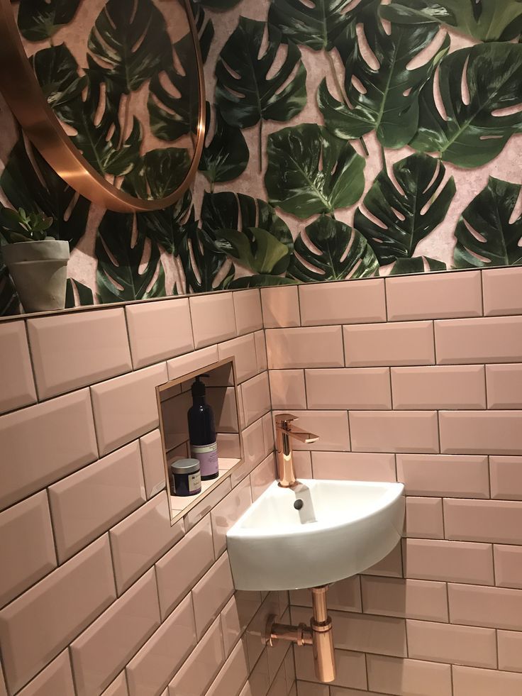 Metro Tiles And Wallpaper Bathroom - HD Wallpaper 