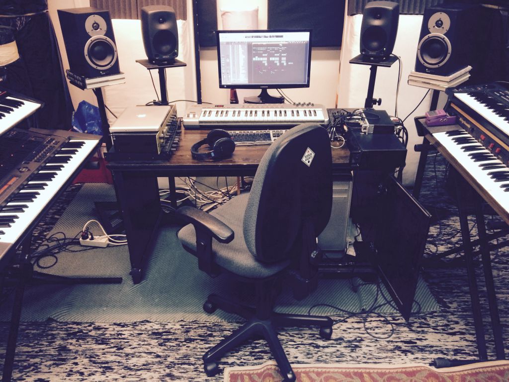 Ville Alajuuma On Soundbetter - Studio - HD Wallpaper 