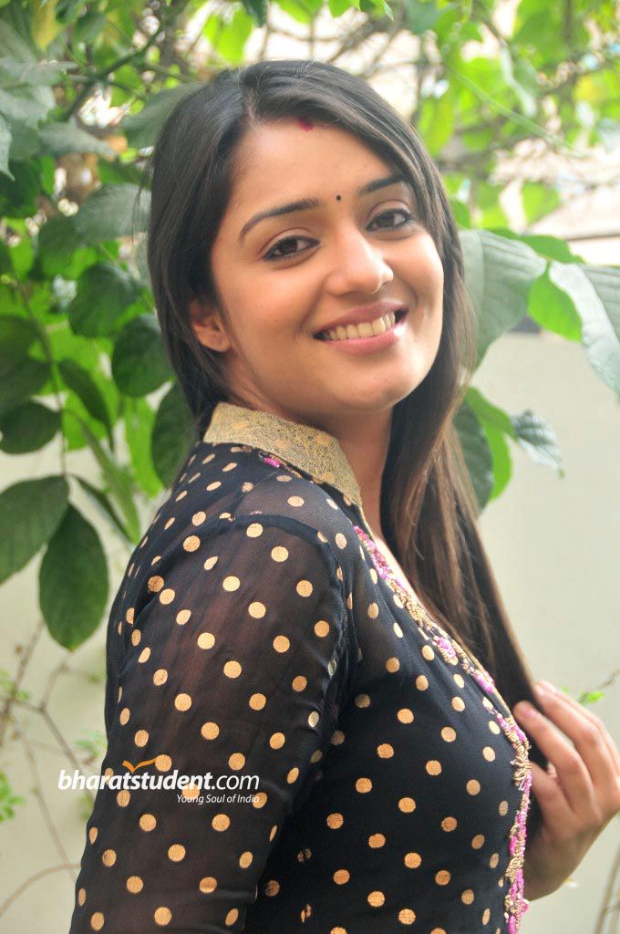 Nikitha - Girl - HD Wallpaper 