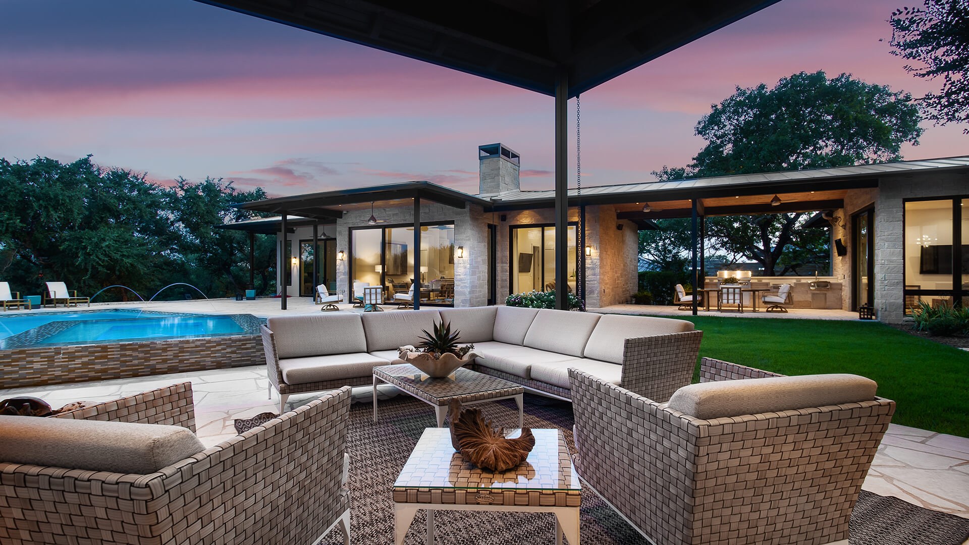 Stunning Contemporary In Spanish Oaks - Villa - HD Wallpaper 