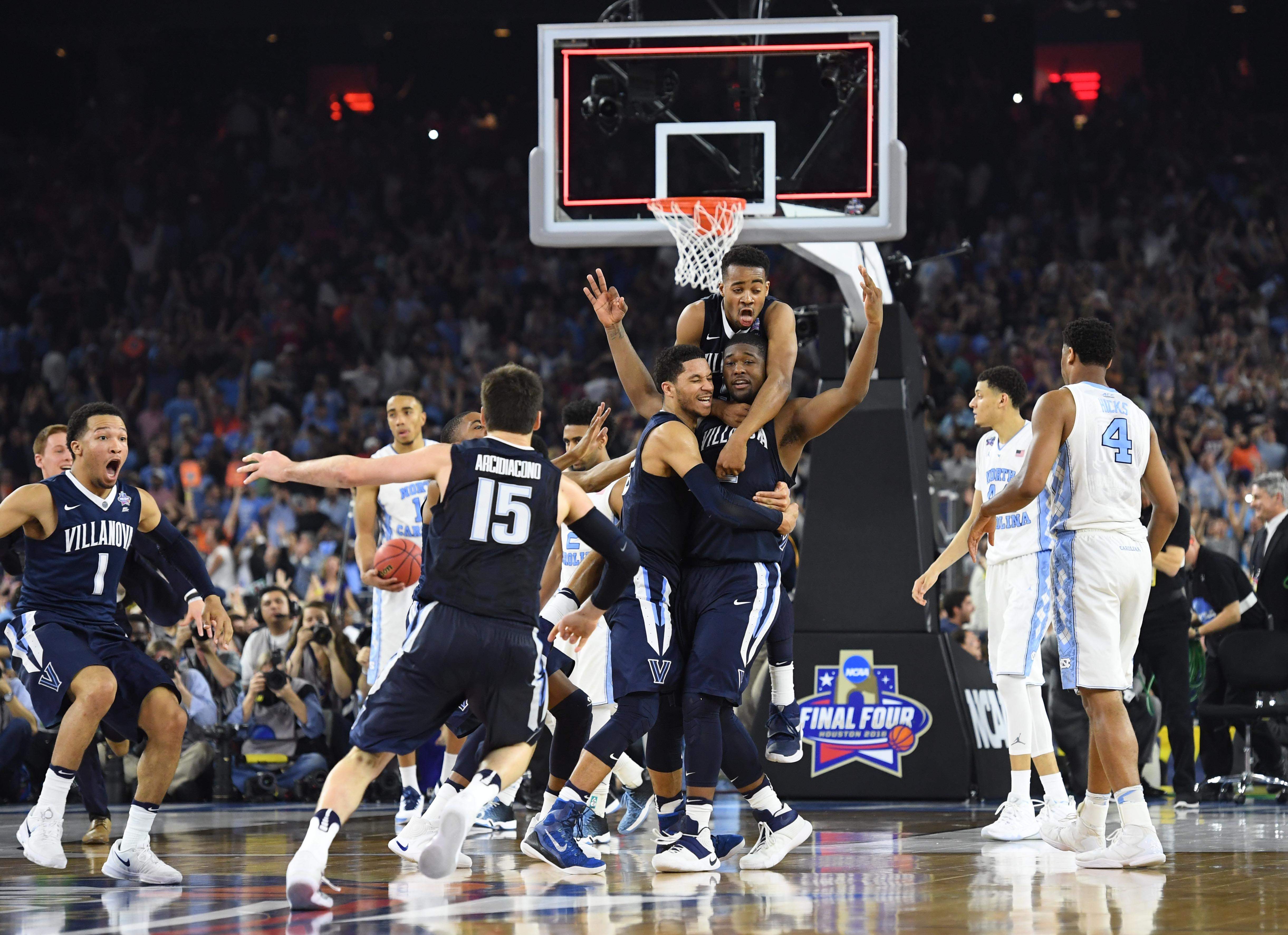 Villanova Wildcats Forward Kris Jenkins Celebrates - Villanova Buzzer Beater - HD Wallpaper 