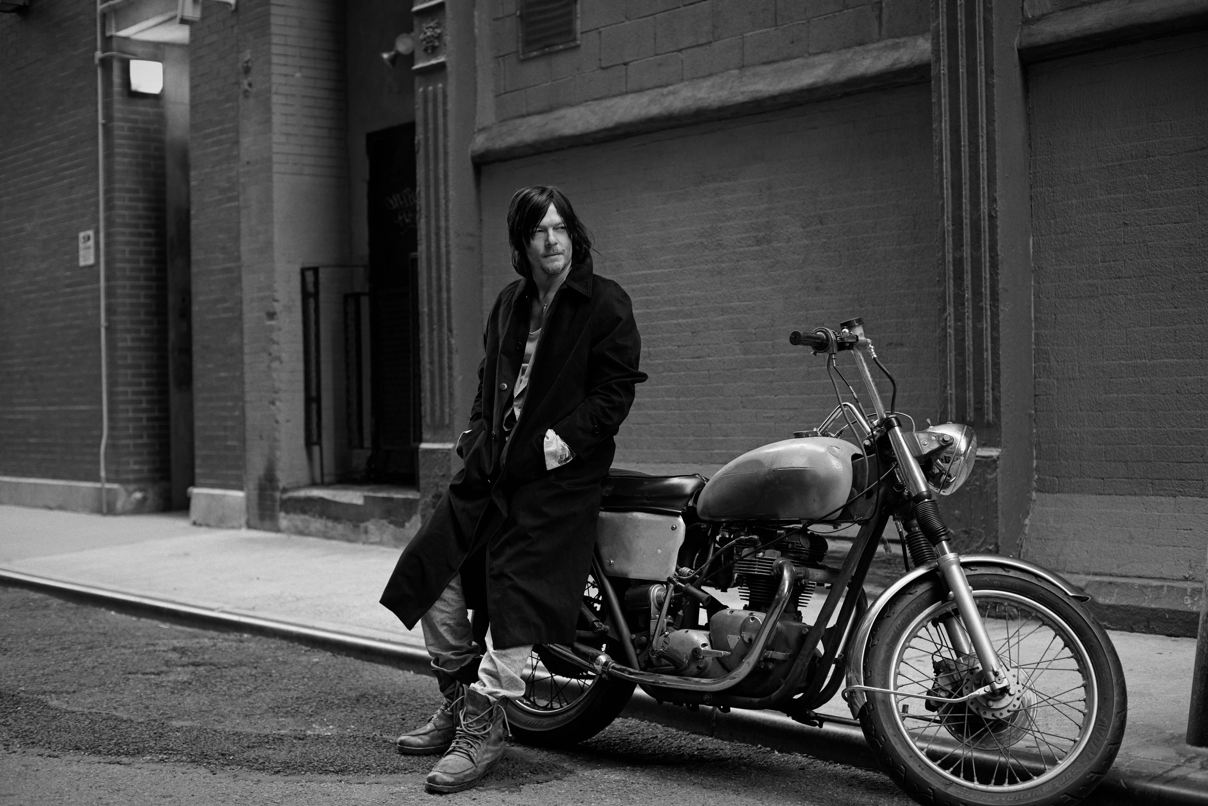 Norman Reedus Photoshoot Bike - HD Wallpaper 
