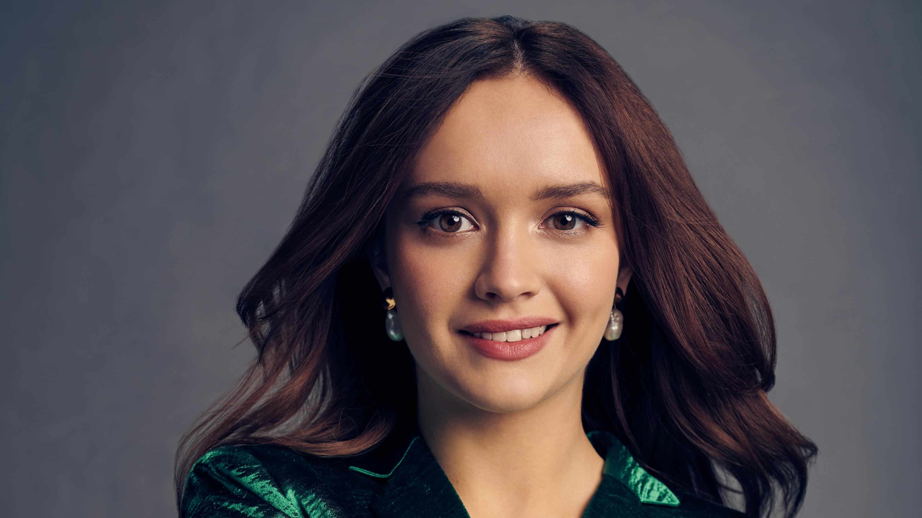Olivia Cooke Portrait Uhd 4k Wallpaper - Olivia Cooke Wallpaper Hd - HD Wallpaper 
