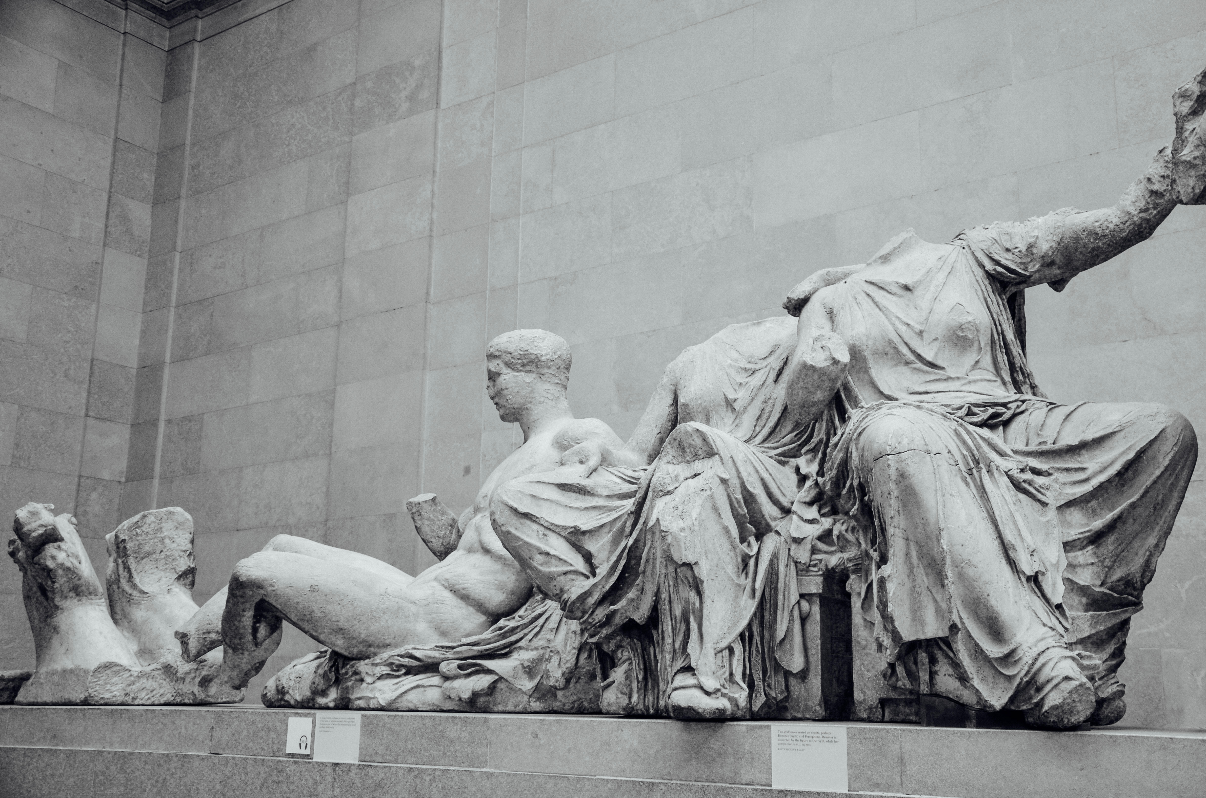 Broken Sculptures Of Human Figures In Black And White - British Museum - HD Wallpaper 