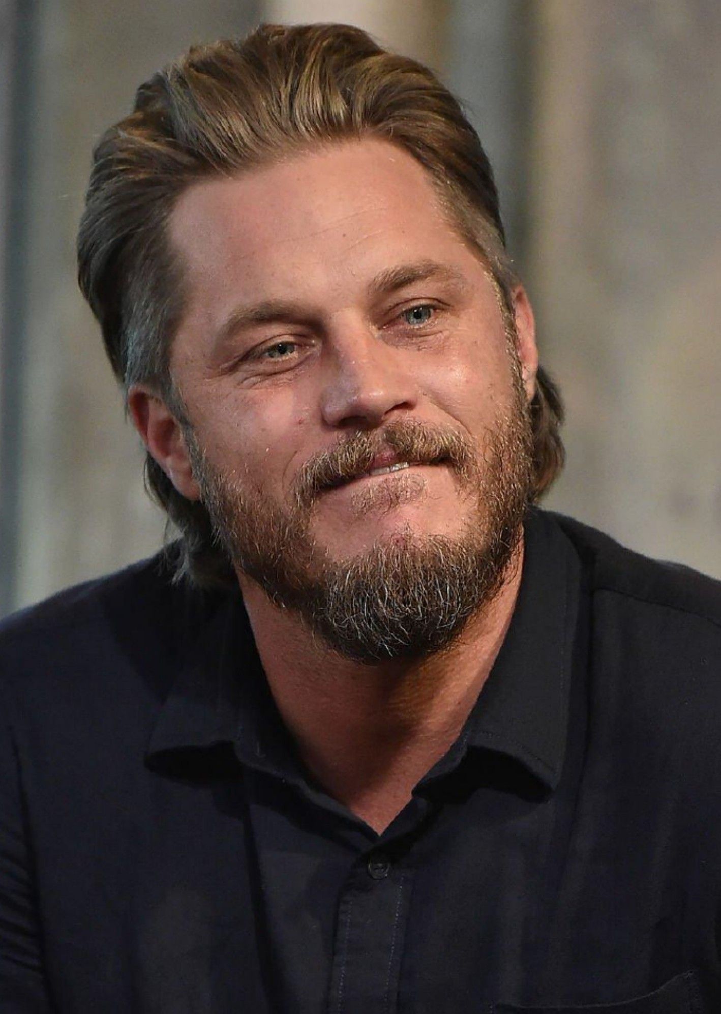 Travis Fimmel Ragnar Actor - HD Wallpaper 