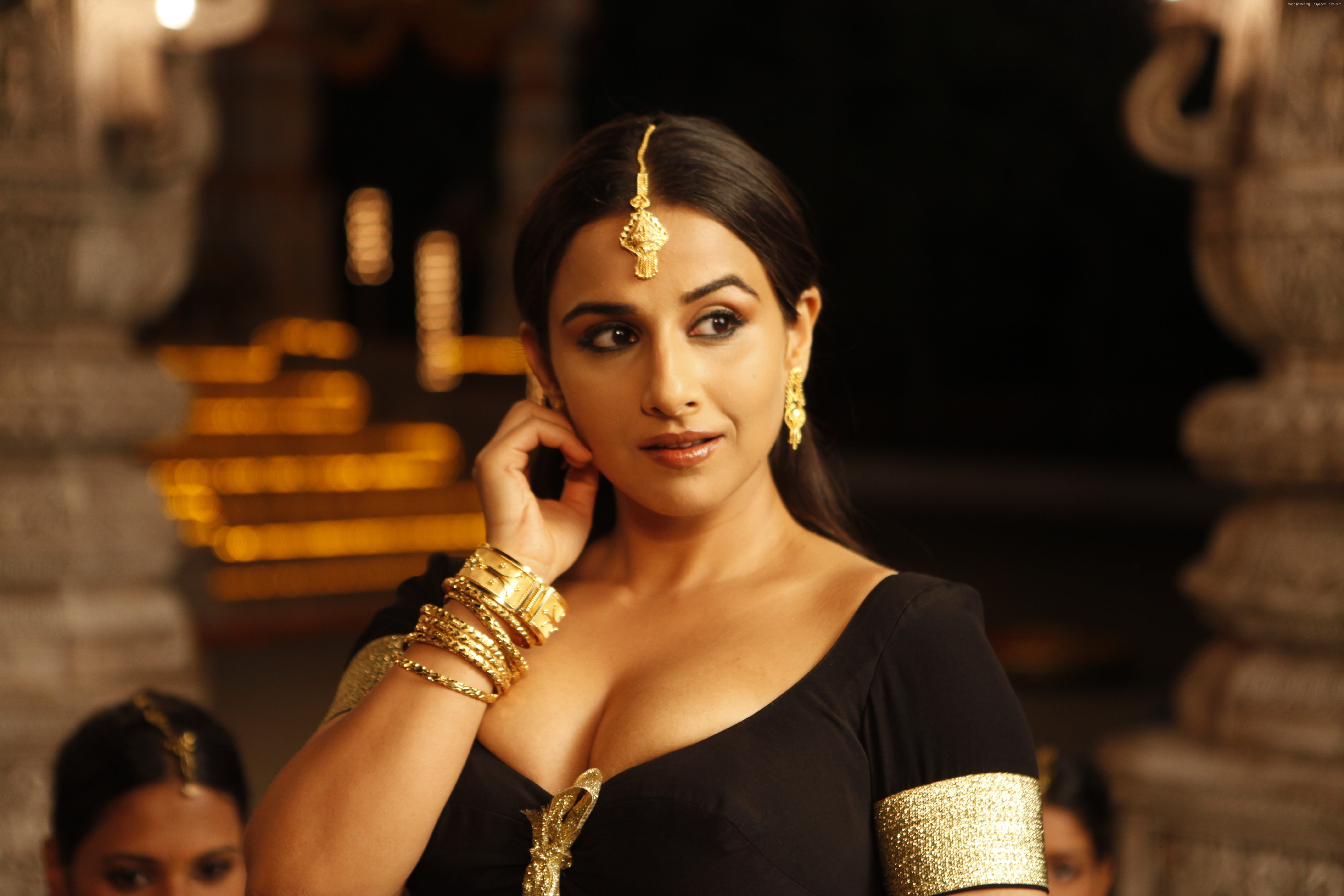 Vidya Balan In Dirty - HD Wallpaper 