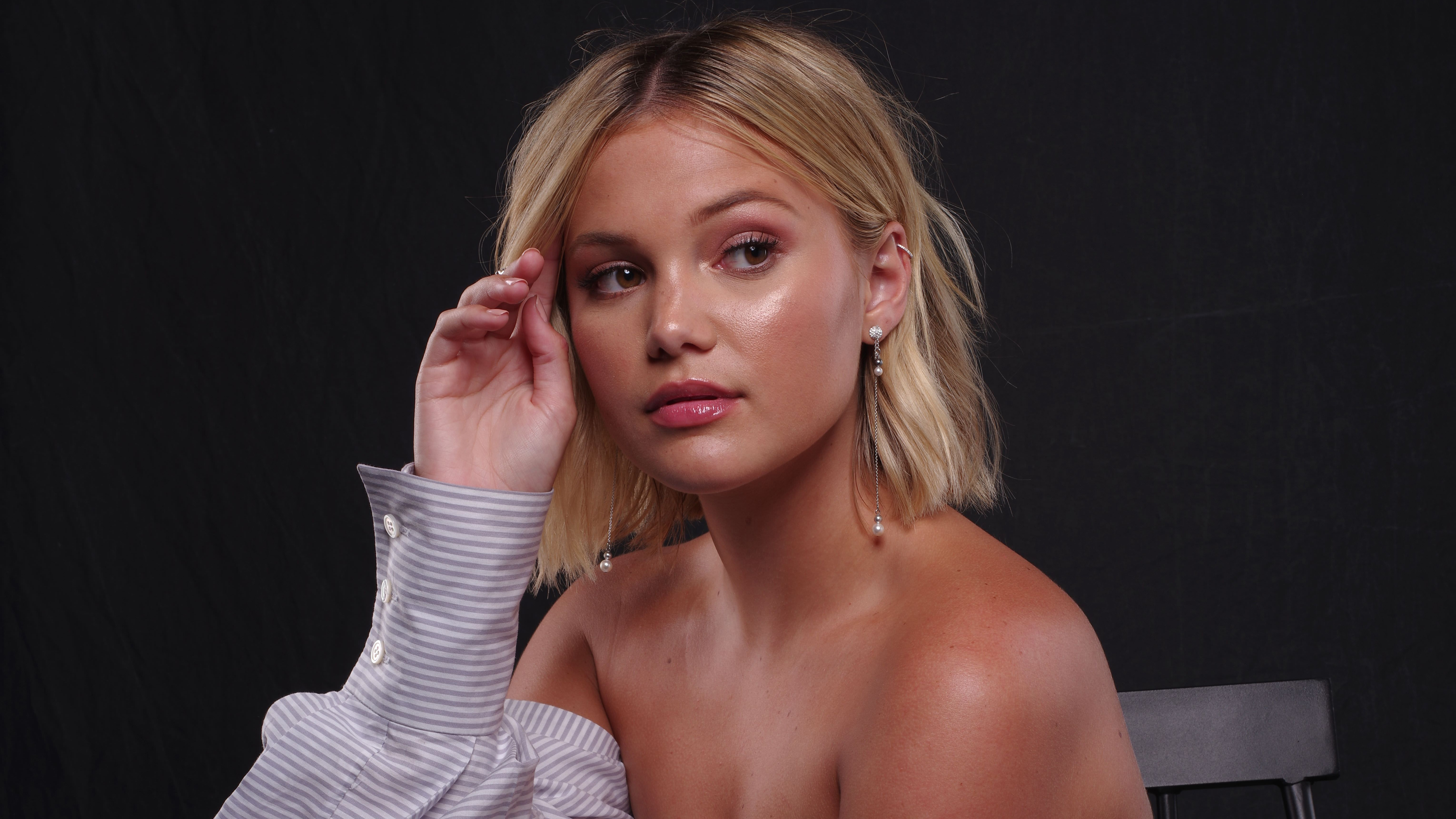 Comic Con Olivia Holt - HD Wallpaper 