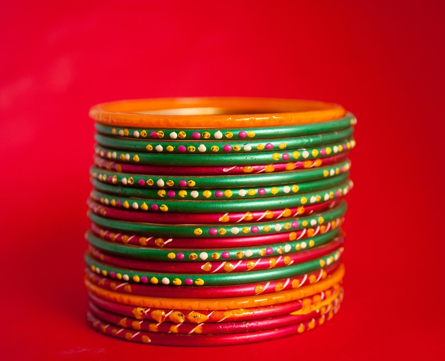 Red And Green Glass Bangles - HD Wallpaper 