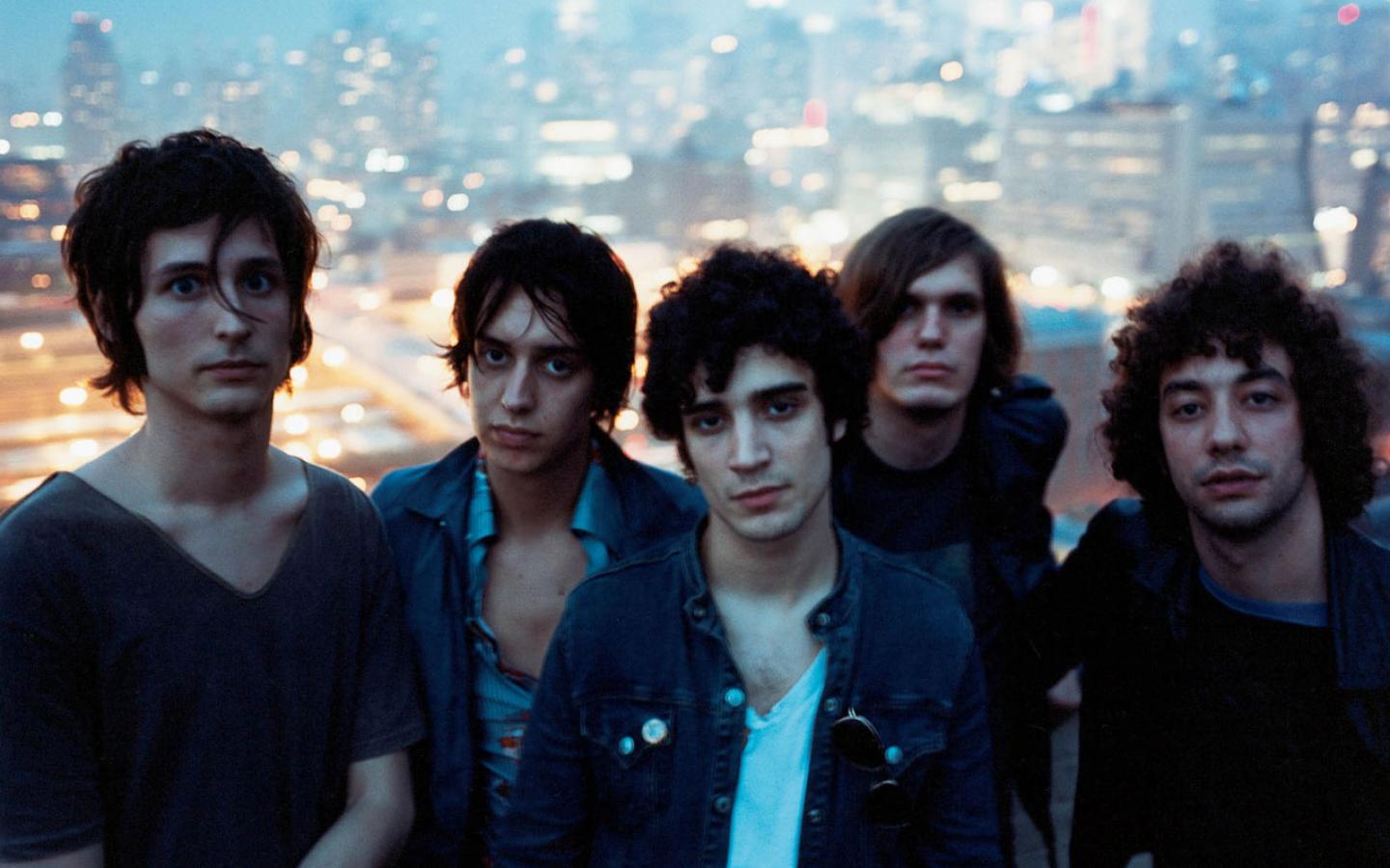 Wallpaper - Strokes 2005 - HD Wallpaper 