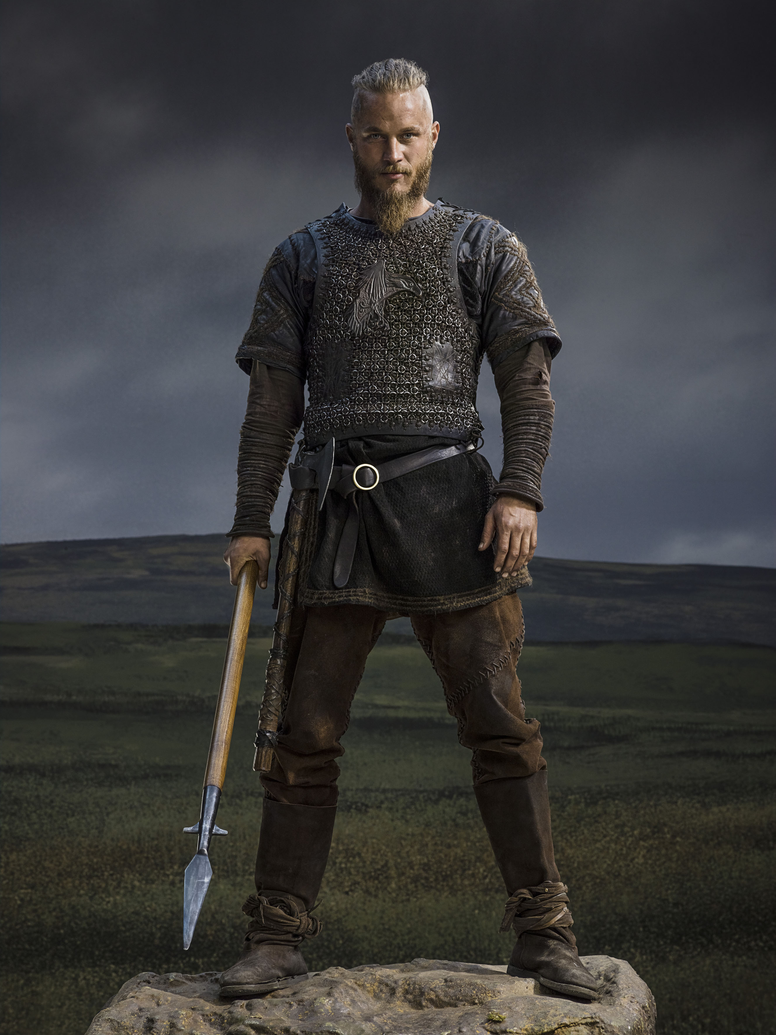 Vikings Season 2 Ragnar Lothbrok Official Picture - Ragnar Lothbrok Full Body - HD Wallpaper 