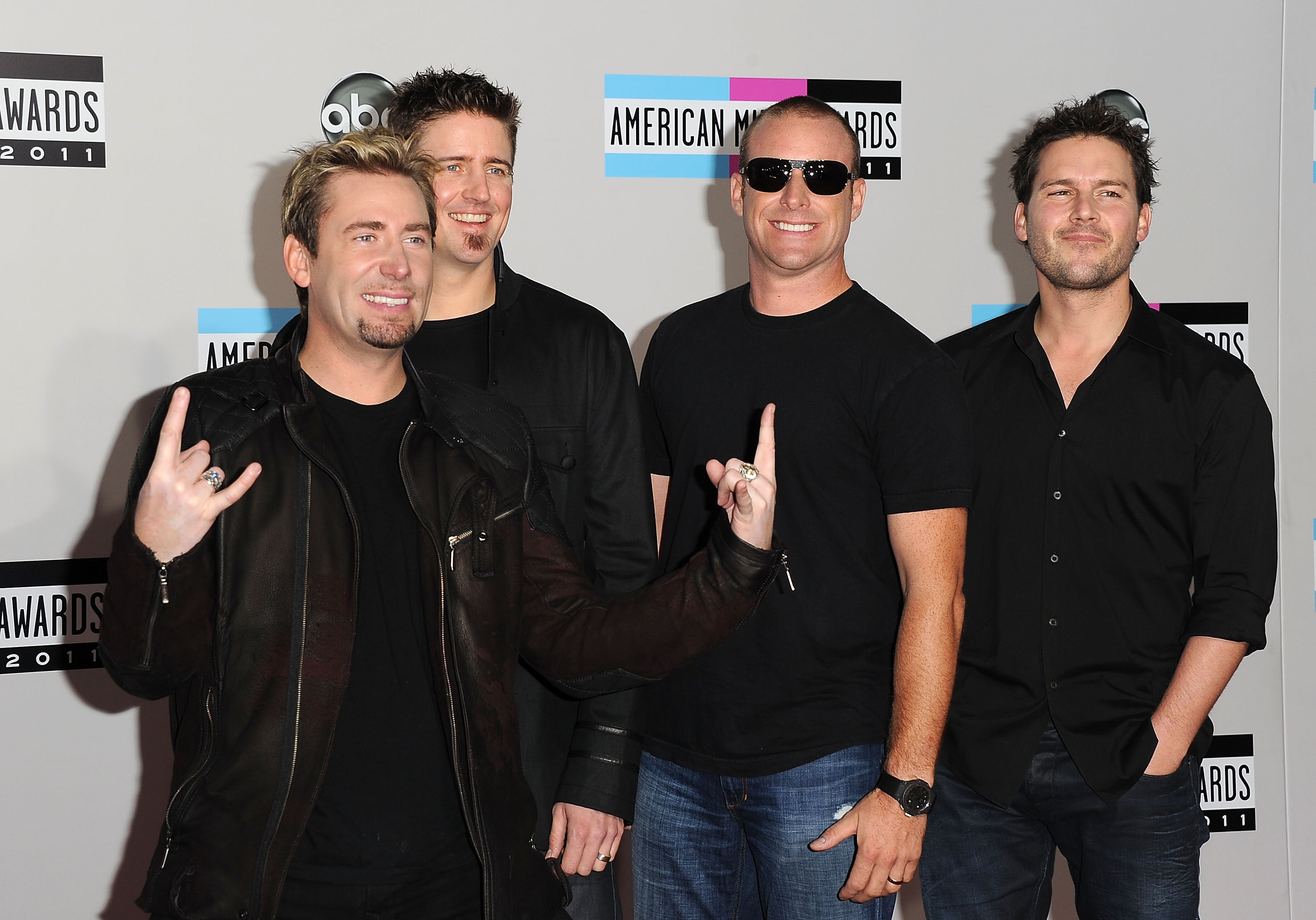 Nickelback Wallpaper - Mike Kroeger Ryan Peake - HD Wallpaper 