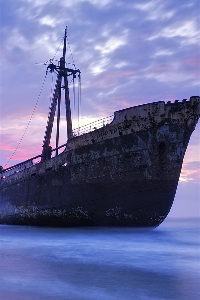 Shipwreck On The Greek Shore - HD Wallpaper 