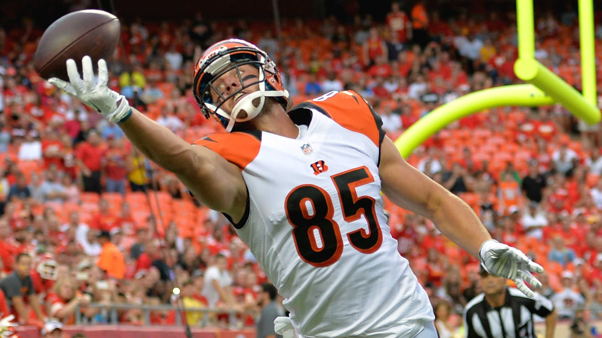 Tyler Eifert One Handed Catch - HD Wallpaper 