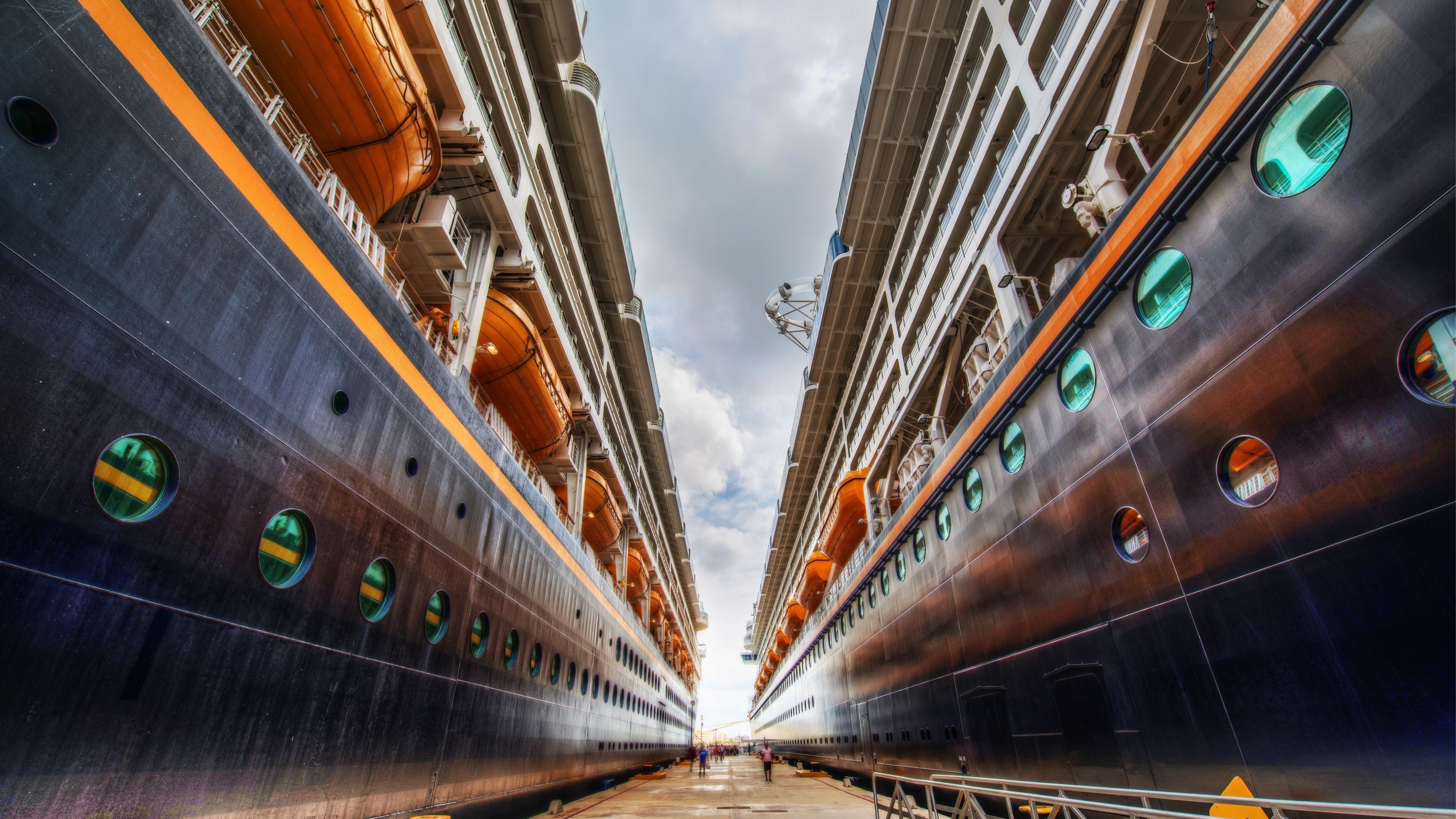 Cruise Ship, Giant, Port, Worm View, Ships - Cruise Ship Long Exposure - HD Wallpaper 