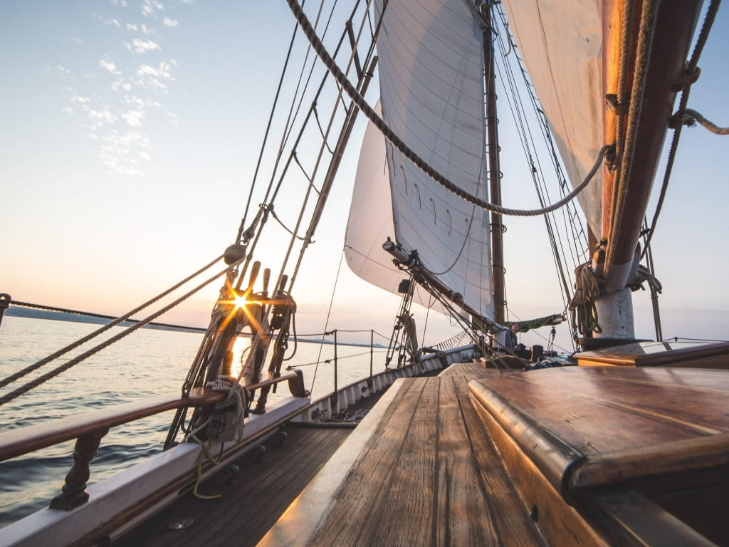 Ship Sailing On Sea Wallpaper - Danish Zehen Background Png Hd - HD Wallpaper 