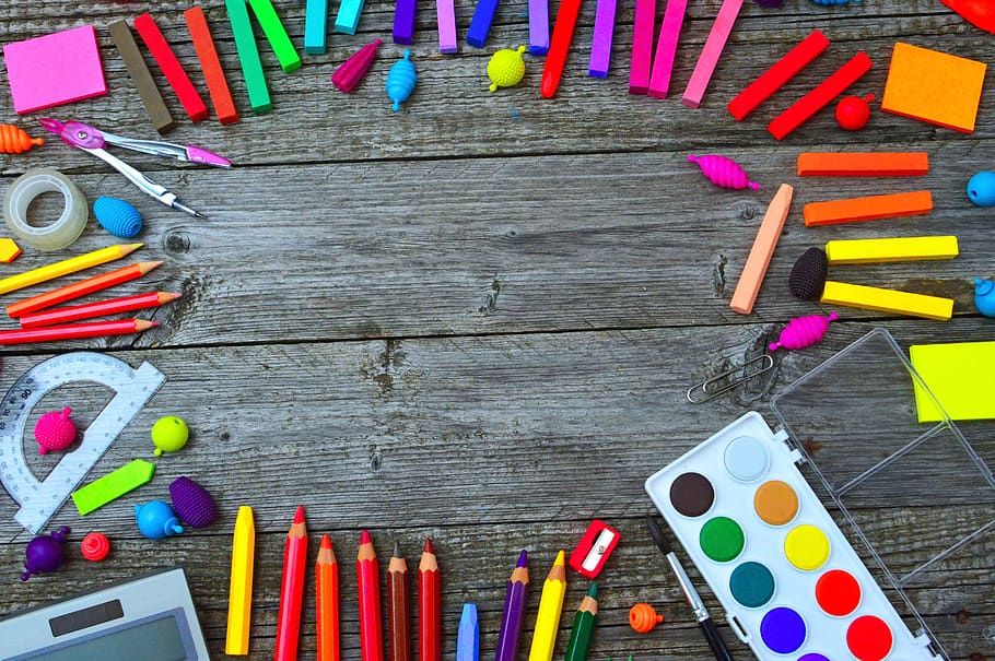 School Times, School School Supplies, Brushes, Crayon, - Карандаши Обои - HD Wallpaper 