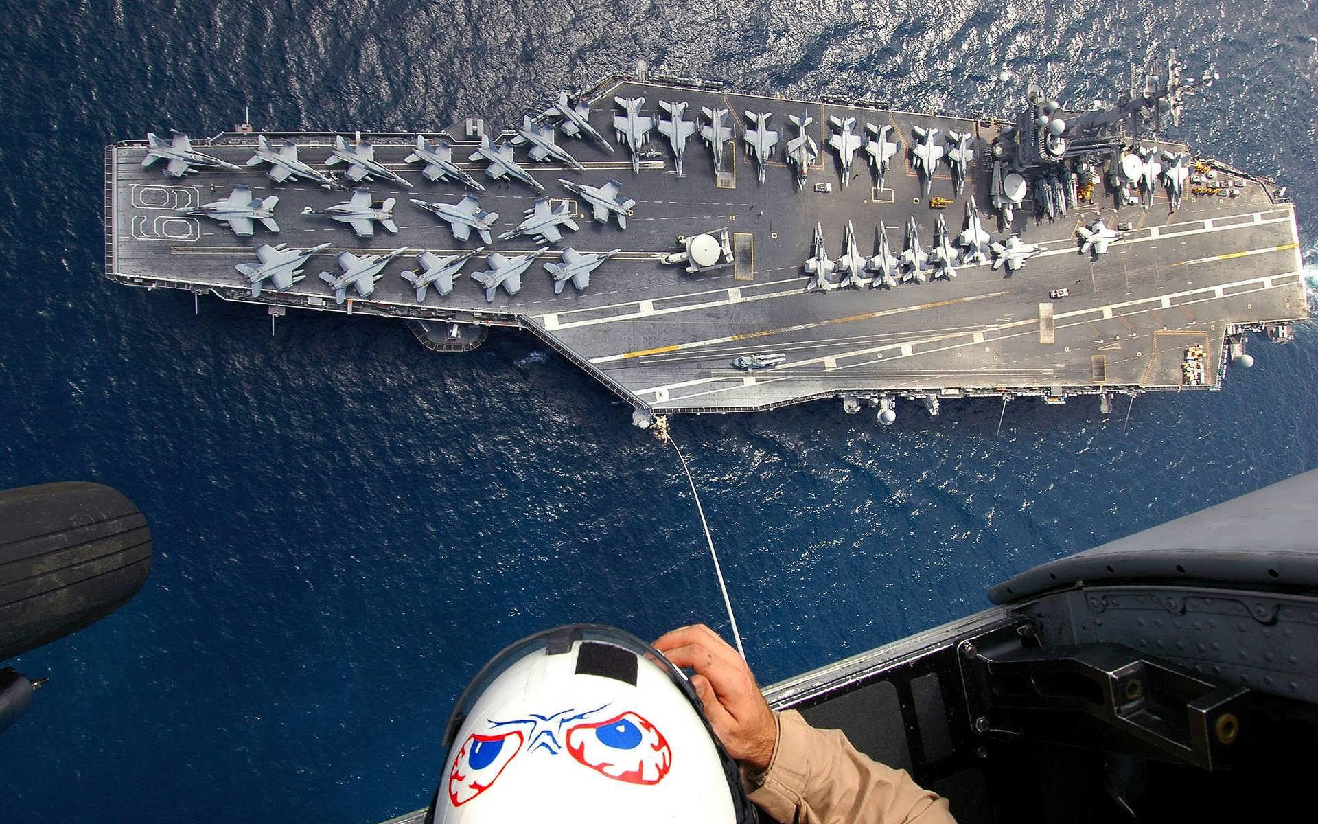 Hd Jets Warship Wallpaper - Aircraft Carrier Overhead View - HD Wallpaper 
