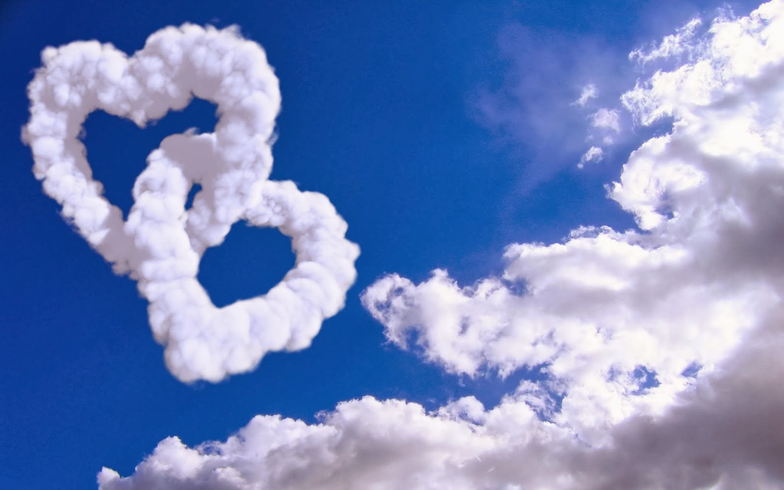 Heart Made Out Of Clouds - HD Wallpaper 