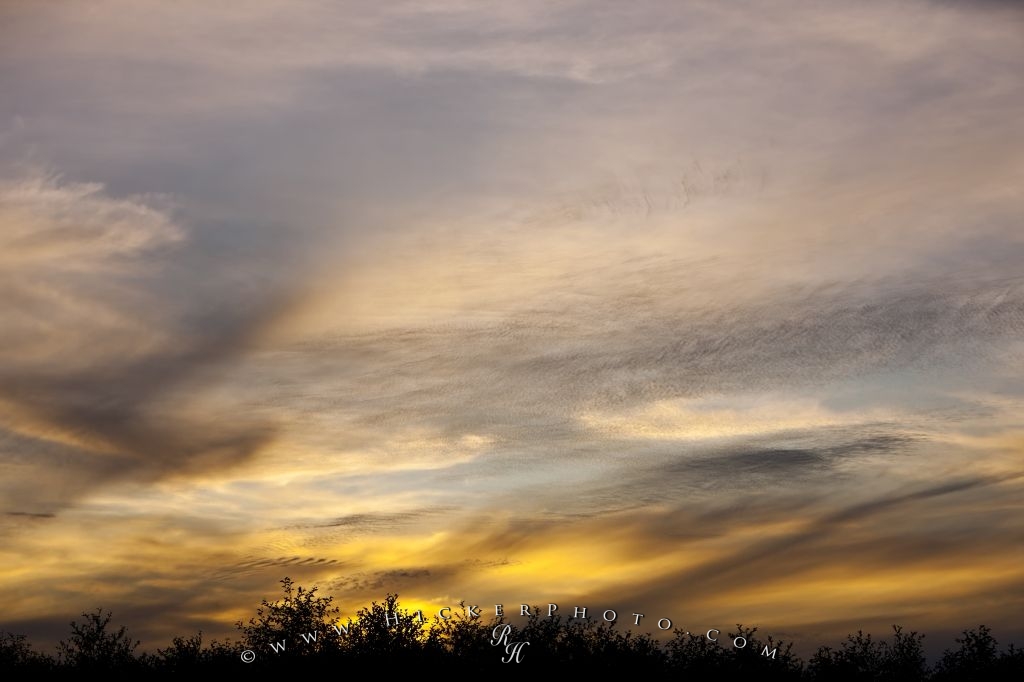 Photo Strange Cloud Sky Background Wallpaper - Nature Photography Sky Background - HD Wallpaper 
