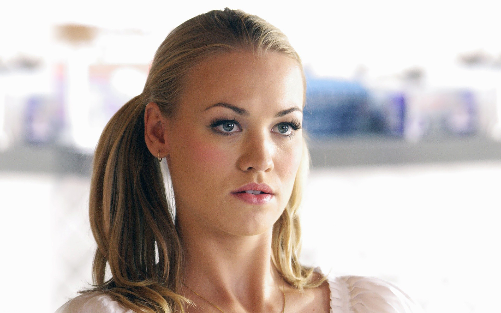 Yvonne Strahovski - HD Wallpaper 