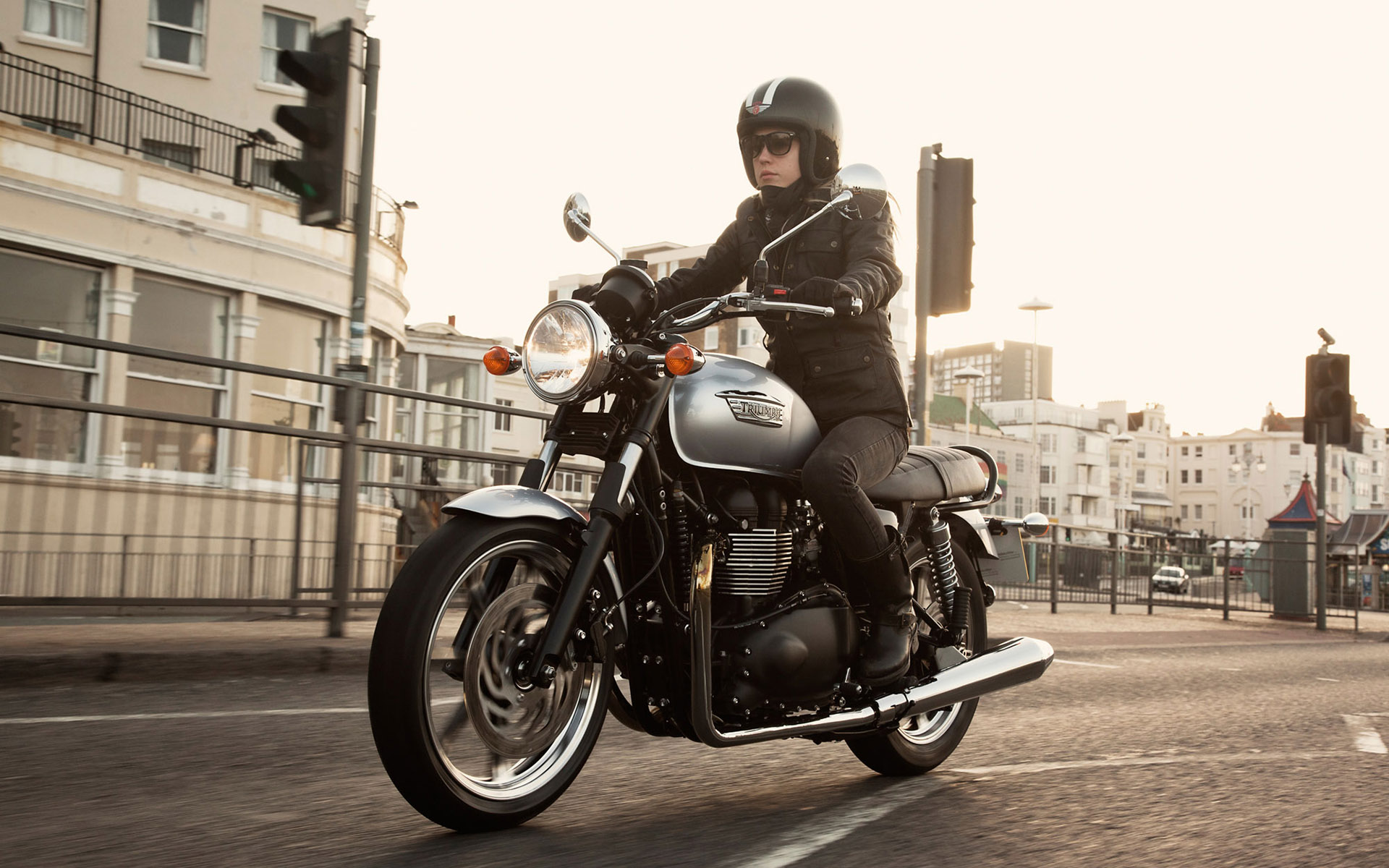 2015 Triumph Bonneville Wallpaper - Distinguished Gentleman's Ride Triumph Scrambler - HD Wallpaper 