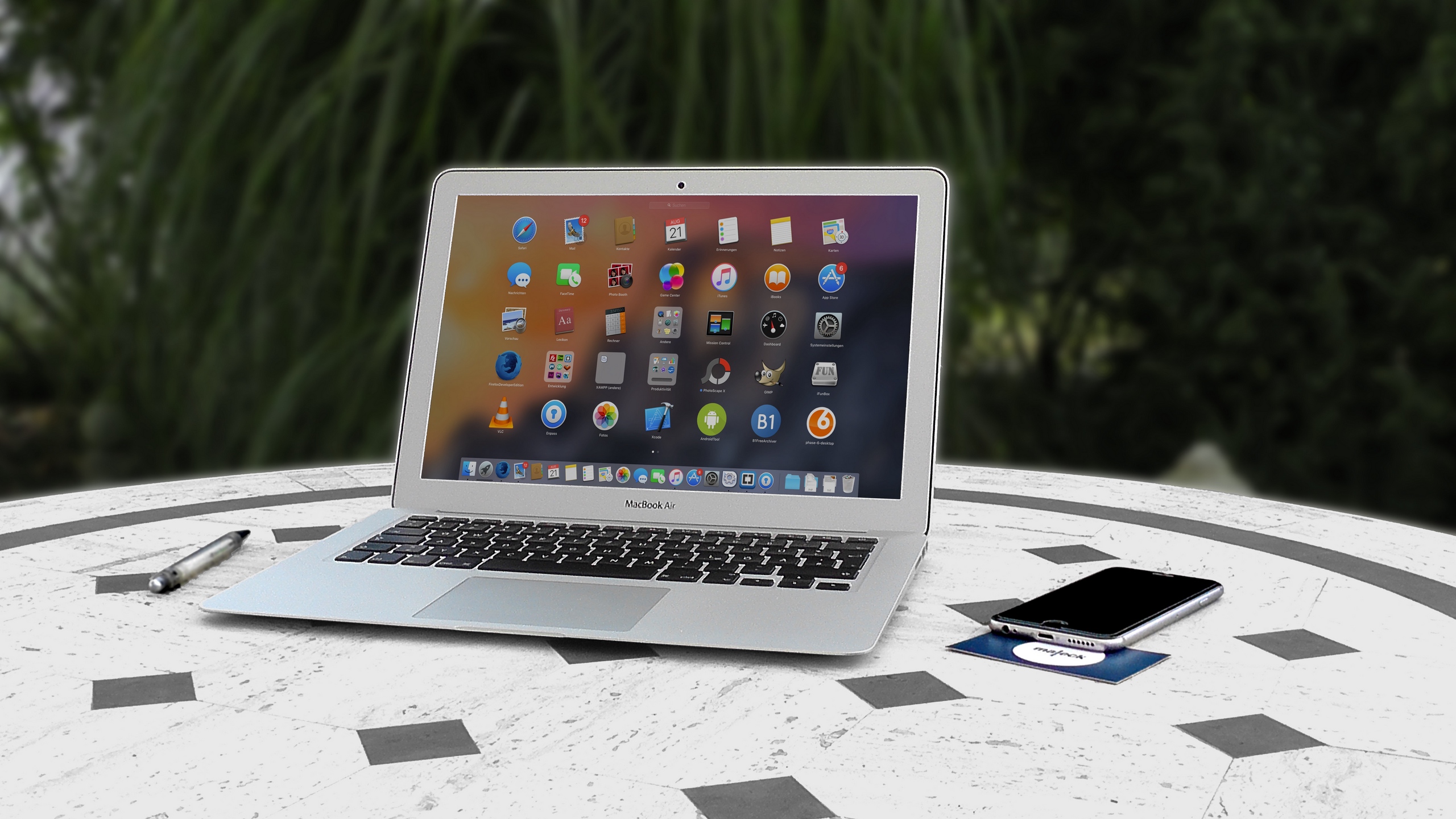 Wallpaper Apple, Macbook, Iphone, Table - Full Hd Macbook Air - HD Wallpaper 