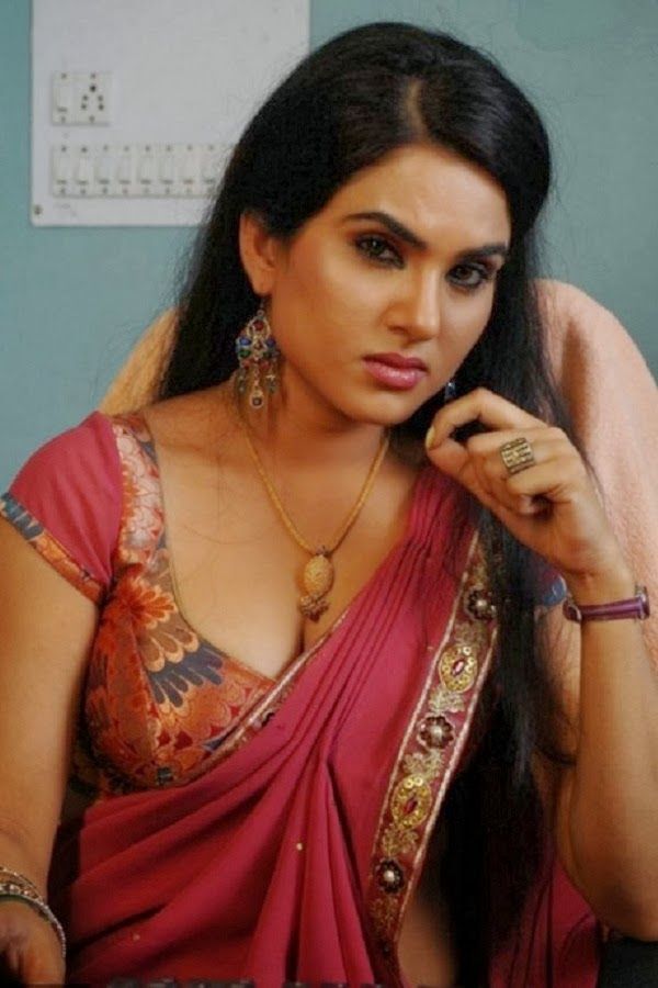 Hot Actress Wallpaper In Saree - HD Wallpaper 