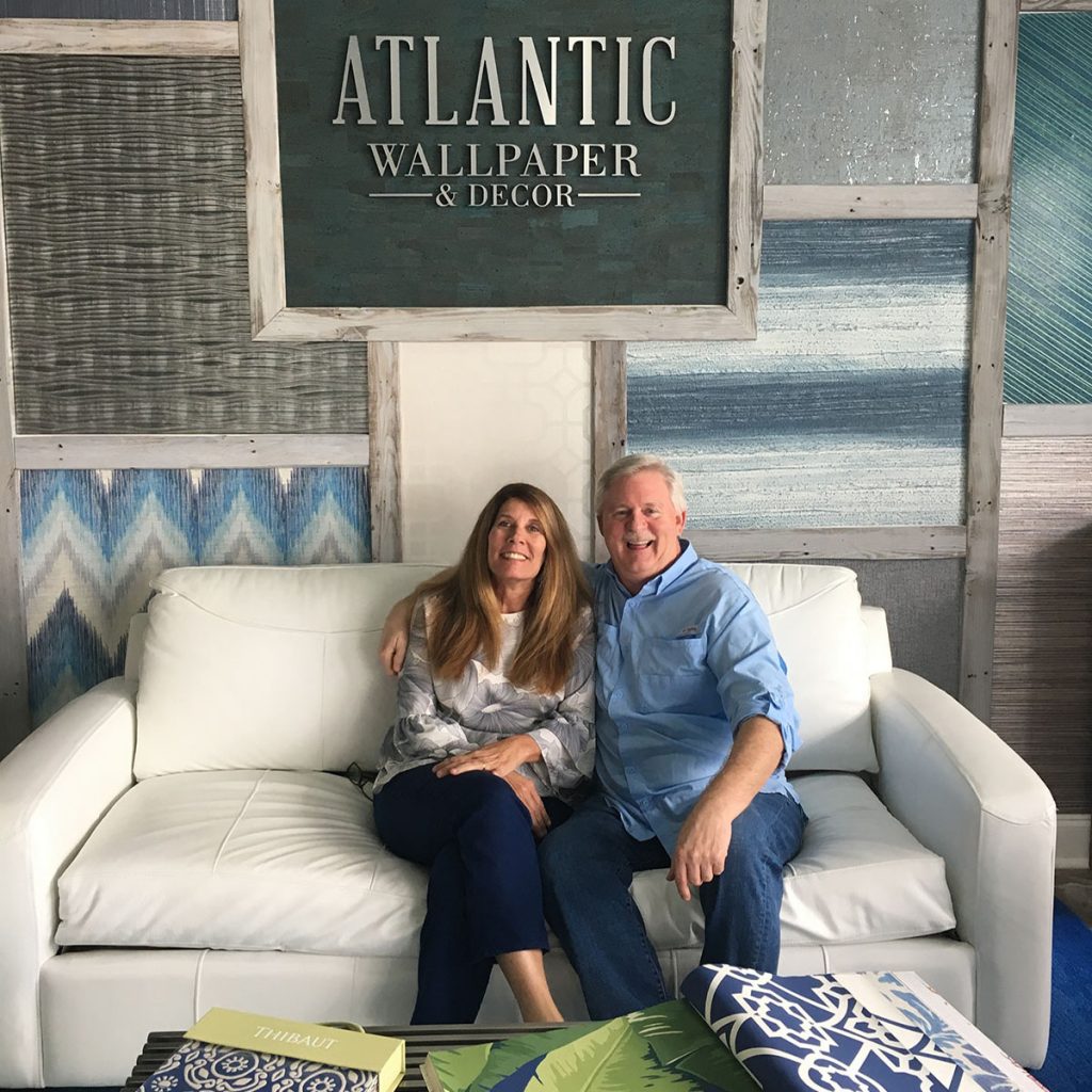 Atlantic Wallpaper & Decor, Tim And Babette Quinn - Studio Couch - HD Wallpaper 