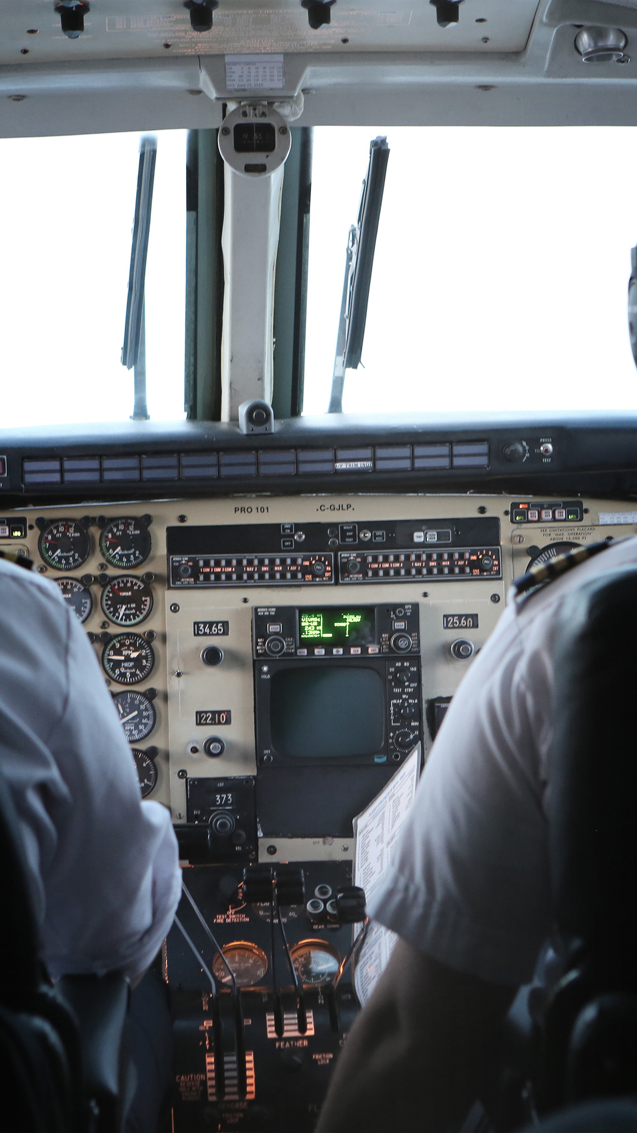 Airline Pilot Wallpaper For Iphone - HD Wallpaper 