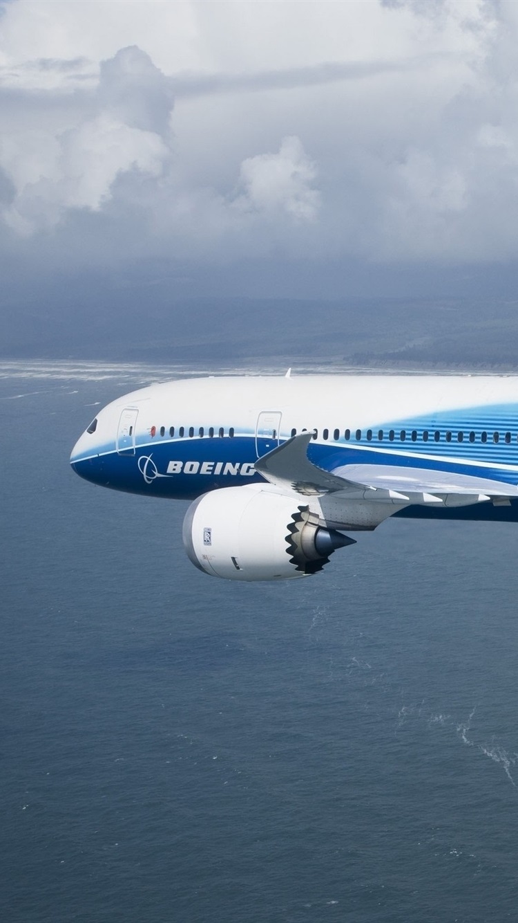 Iphone Wallpaper Boeing 787 Plane Flying, Sea - HD Wallpaper 